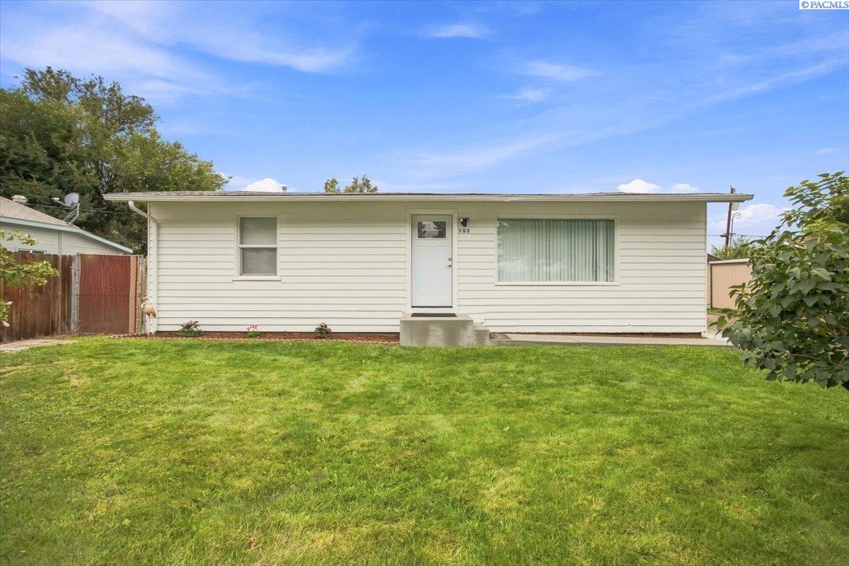 Photo 3 of Single family home for sale at 103 N Yost St, Kennewick, WA 99336 | MLS# PAC296149 | Listing updated on 2026-09-24