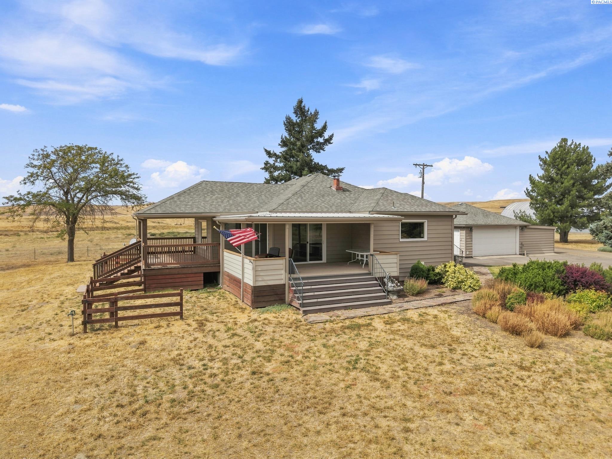 Photo 2 of Single family home for sale at 202 Glorfield Rd, Saint John, WA 99171 | MLS# PAC296162 | Listing updated on 2026-09-22