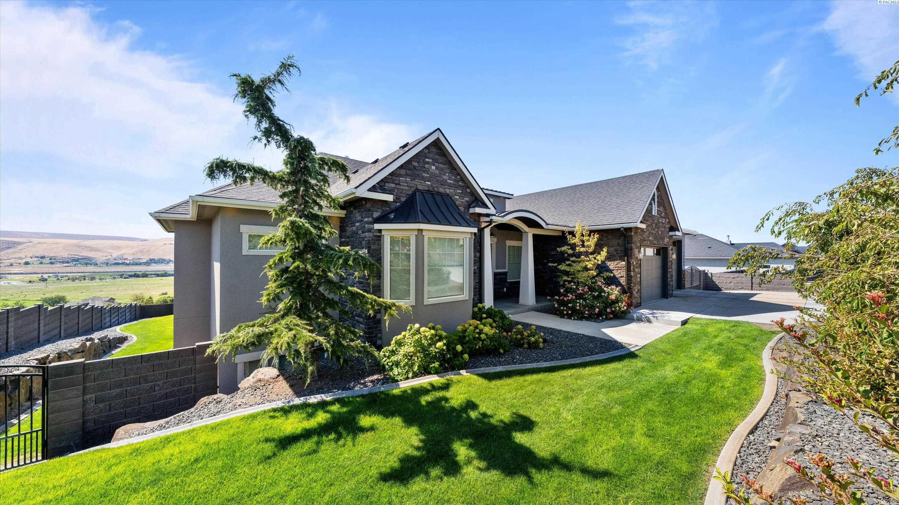 Photo 4 of Single family home for sale at 73403 E Grand Blf Loop, Kennewick, WA 99338 | MLS# PAC296170 | Listing updated on 2026-10-11