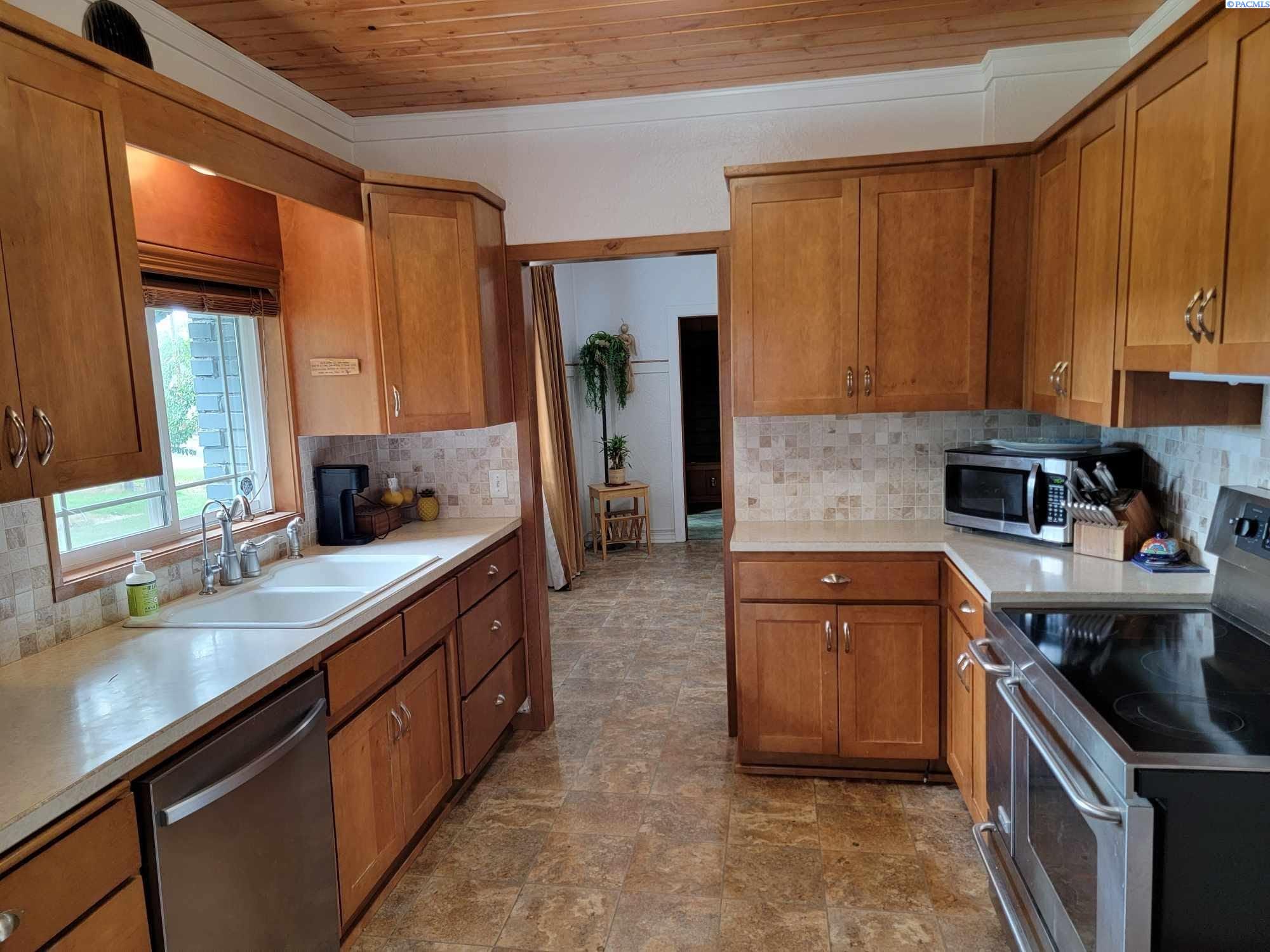 Photo 3 of Single family home for sale at 1971 Grandridge Rd, Grandview, WA 98930 | MLS# PAC296180 | Listing updated on 2026-10-07