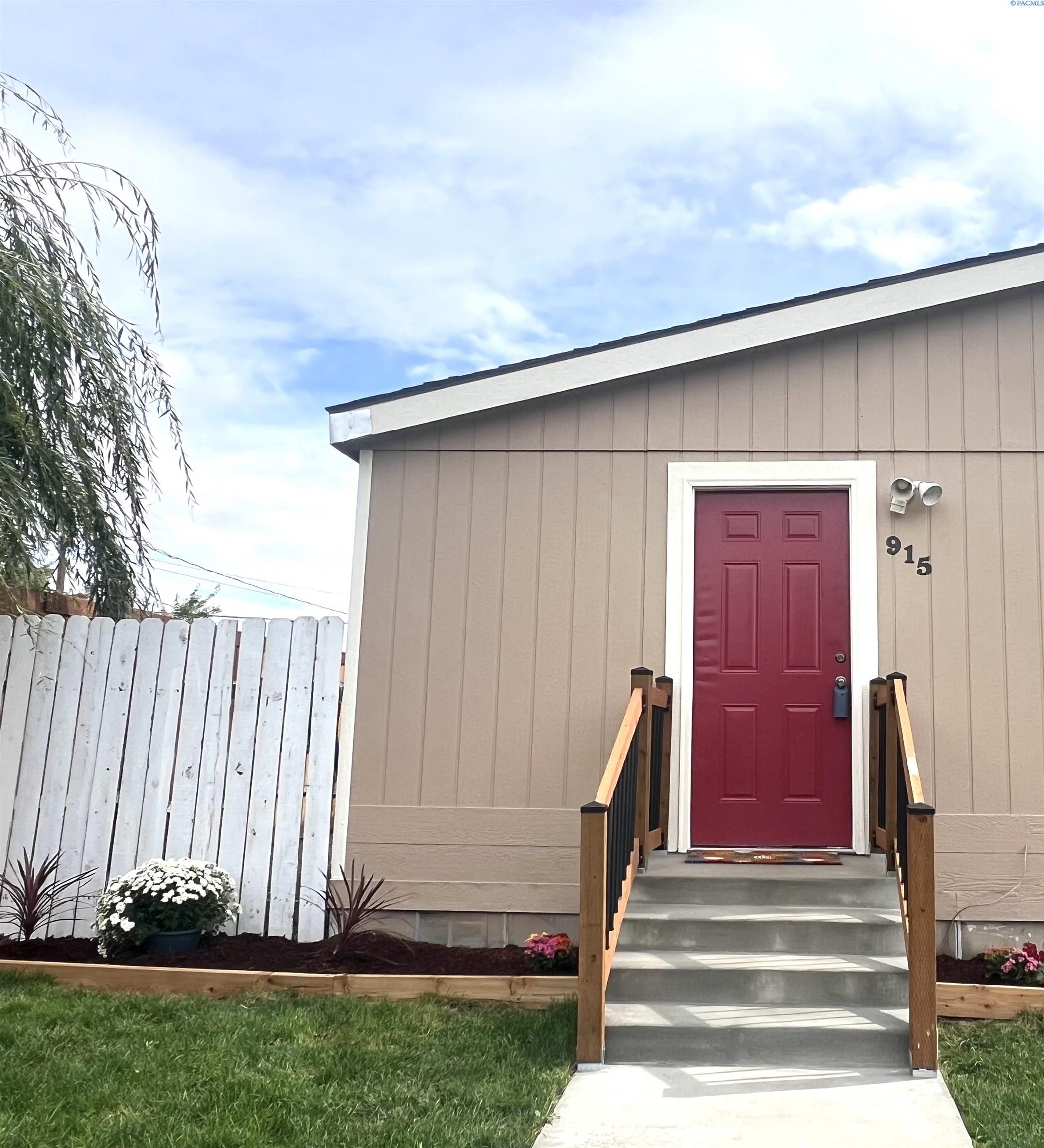 Photo 2 of Manufactured home for sale at 915 S 6th Avenue, Pasco, WA 99301 | MLS# PAC296233 | Listing updated on 2026-10-02