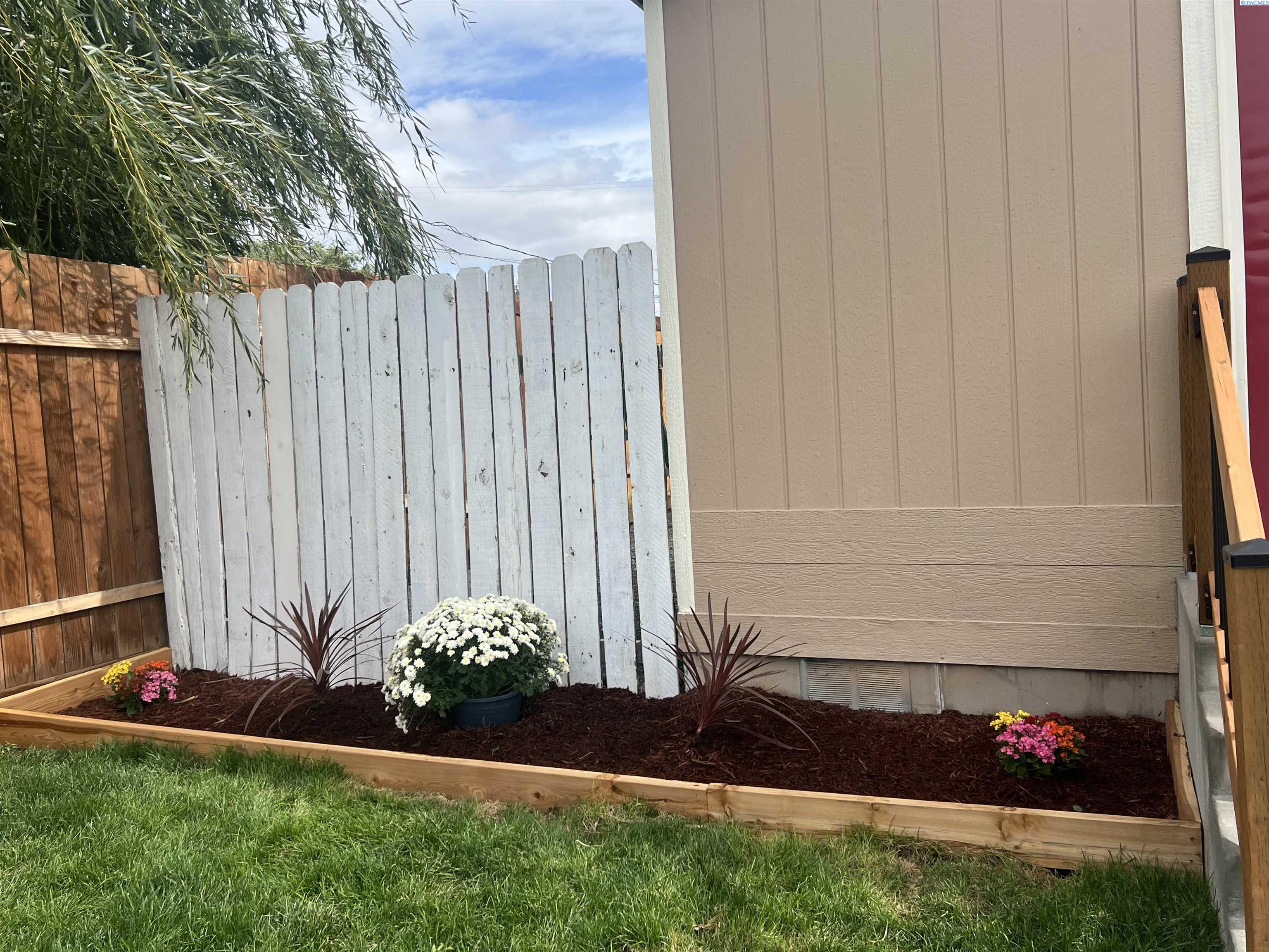 Photo 3 of Manufactured home for sale at 915 S 6th Avenue, Pasco, WA 99301 | MLS# PAC296233 | Listing updated on 2026-10-02