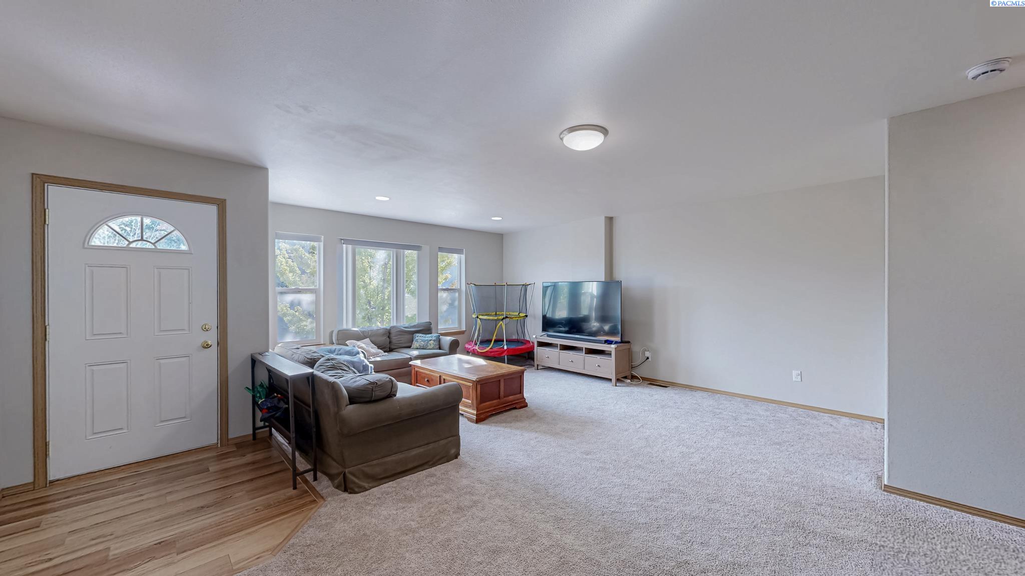 Photo 3 of Sale Pending at 2347 Nw Ridgeline Dr, Pullman, WA 99163 | MLS# PAC296252 | Listing updated on 2026-10-06