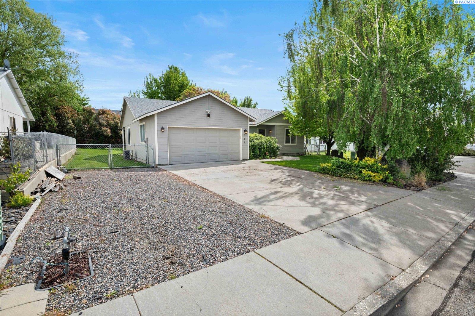 Photo 3 of Single family home for sale at 504 Grader Ct, Benton City, WA 99320 | MLS# PAC296258 | Listing updated on 2026-09-10