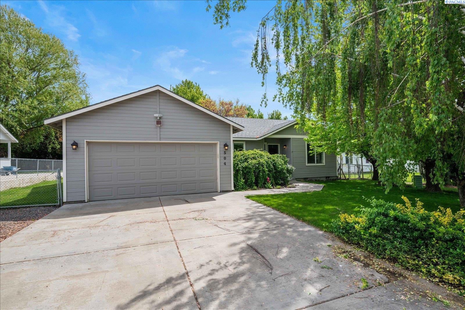 Photo 3 of Single family home for sale at 504 Grader Ct, Benton City, WA 99320 | MLS# PAC296258 | Listing updated on 2026-09-10