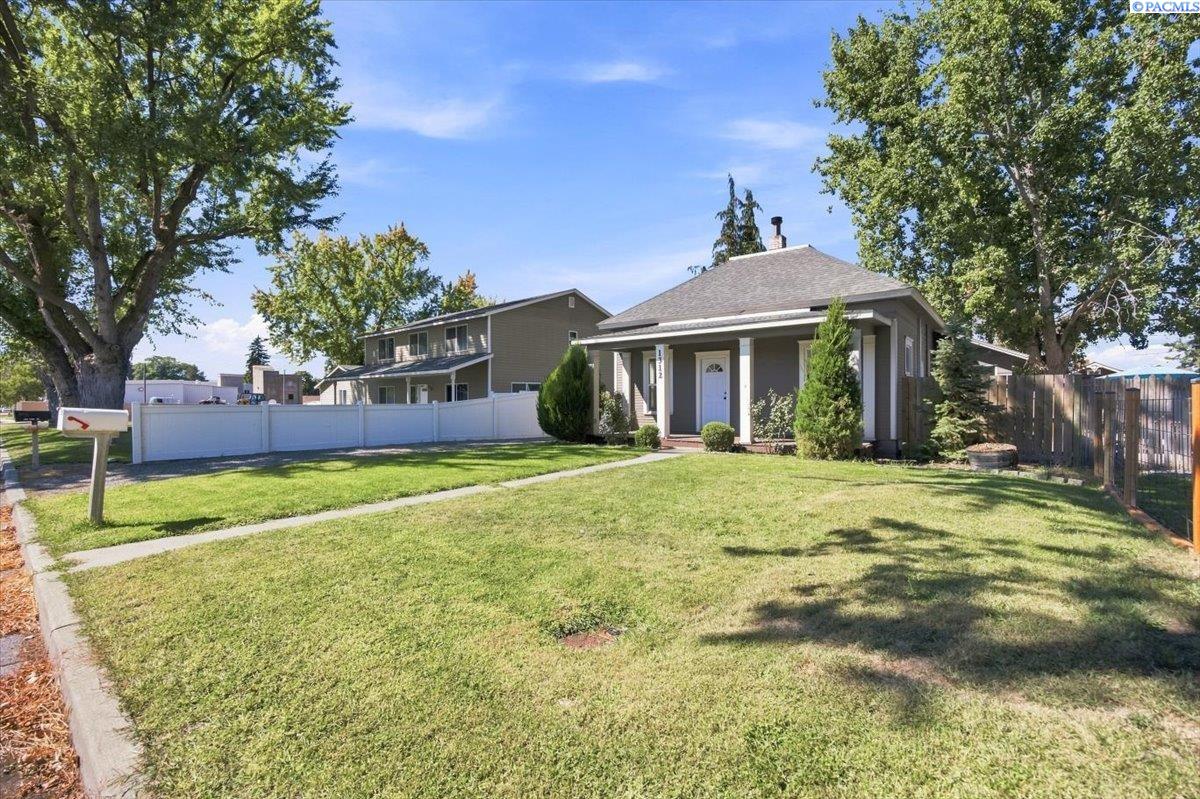 Photo 2 of Single family home for sale at 1312 Grant Ave, Prosser, WA 99350 | MLS# PAC296266 | Listing updated on 2026-10-07