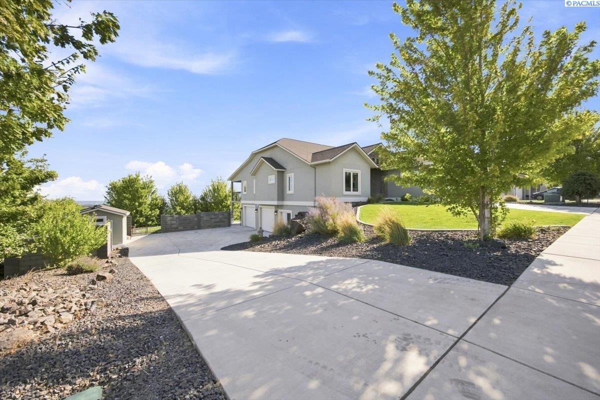 Photo 2 of Single family home for sale at 2240 W 51st Avenue, Kennewick, WA 99337 | MLS# PAC296269 | Listing updated on 2026-09-24
