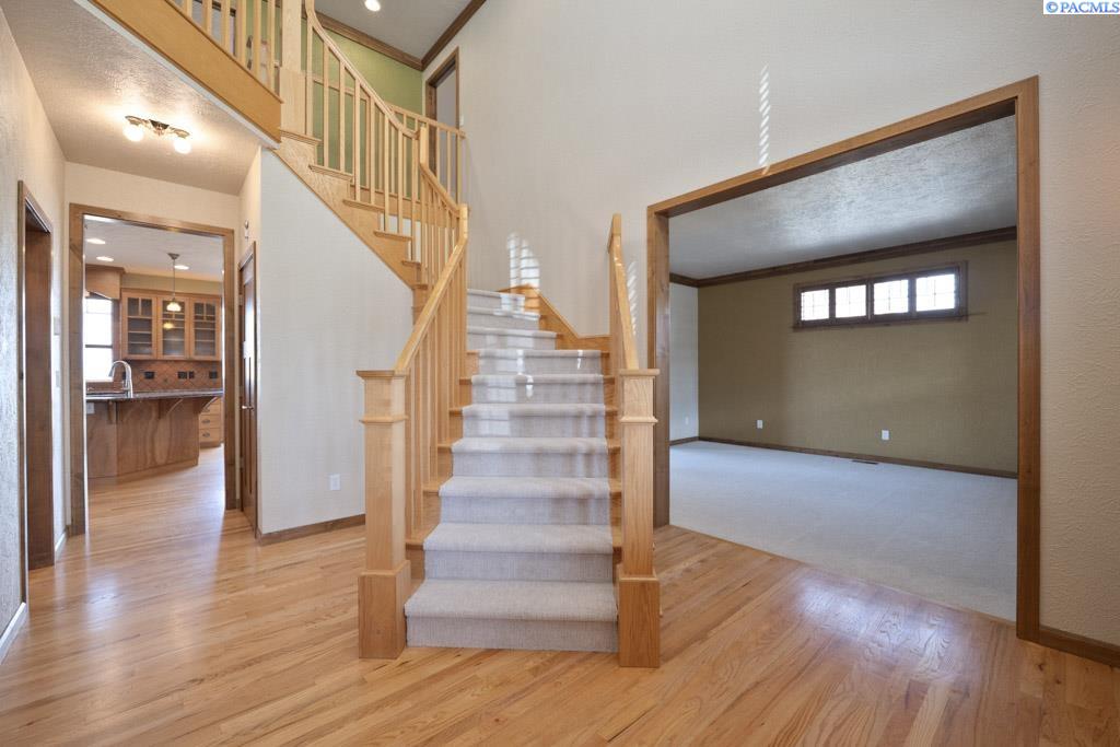 Photo 3 of Single family home for sale at 1720 Nw Nicole Ct, Pullman, WA 99163 | MLS# PAC296276 | Listing updated on 2026-09-10