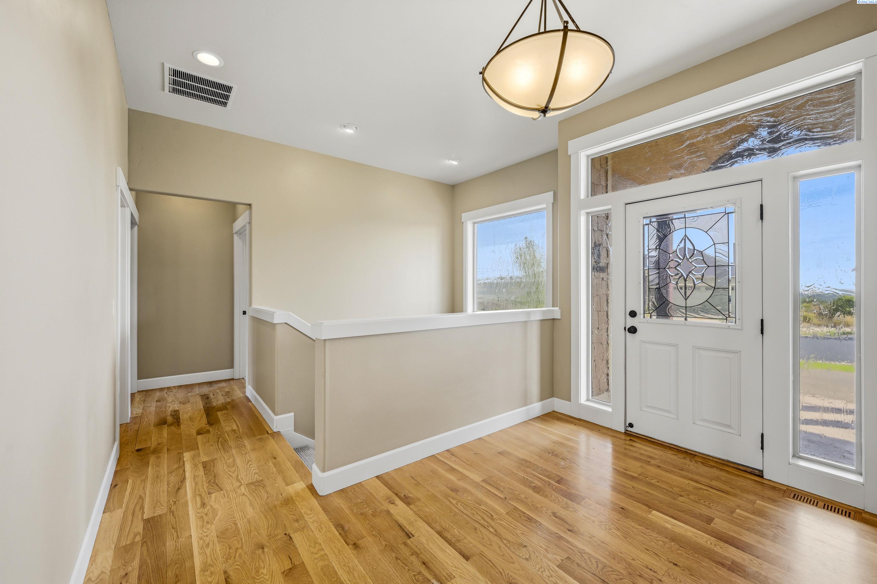 Photo 4 of Single family home for sale at 1875 SW Barclay Ridge Dr, Pullman, WA 99163 | MLS# PAC296286 | Listing updated on 2026-10-09