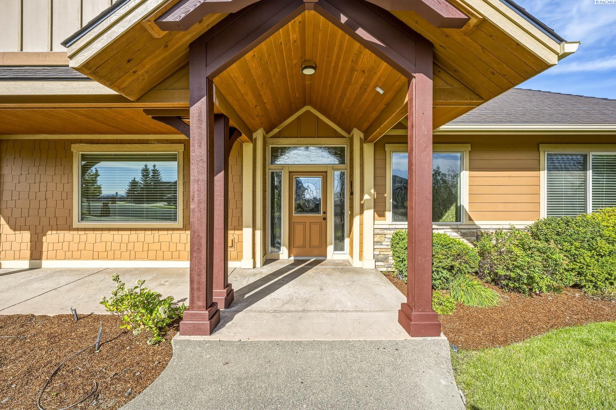 Photo 3 of Single family home for sale at 1875 SW Barclay Ridge Dr, Pullman, WA 99163 | MLS# PAC296286 | Listing updated on 2026-10-09
