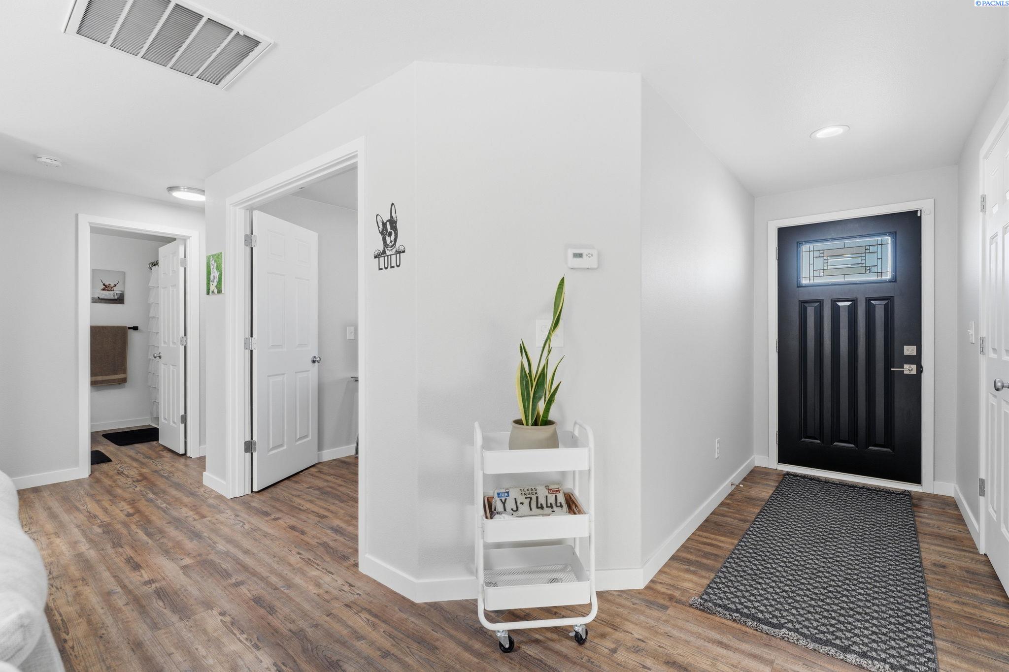 Photo 3 of Single family home for sale at 9712 Mustang Dr, Pasco, WA 99301 | MLS# PAC296298 | Listing updated on 2026-09-15