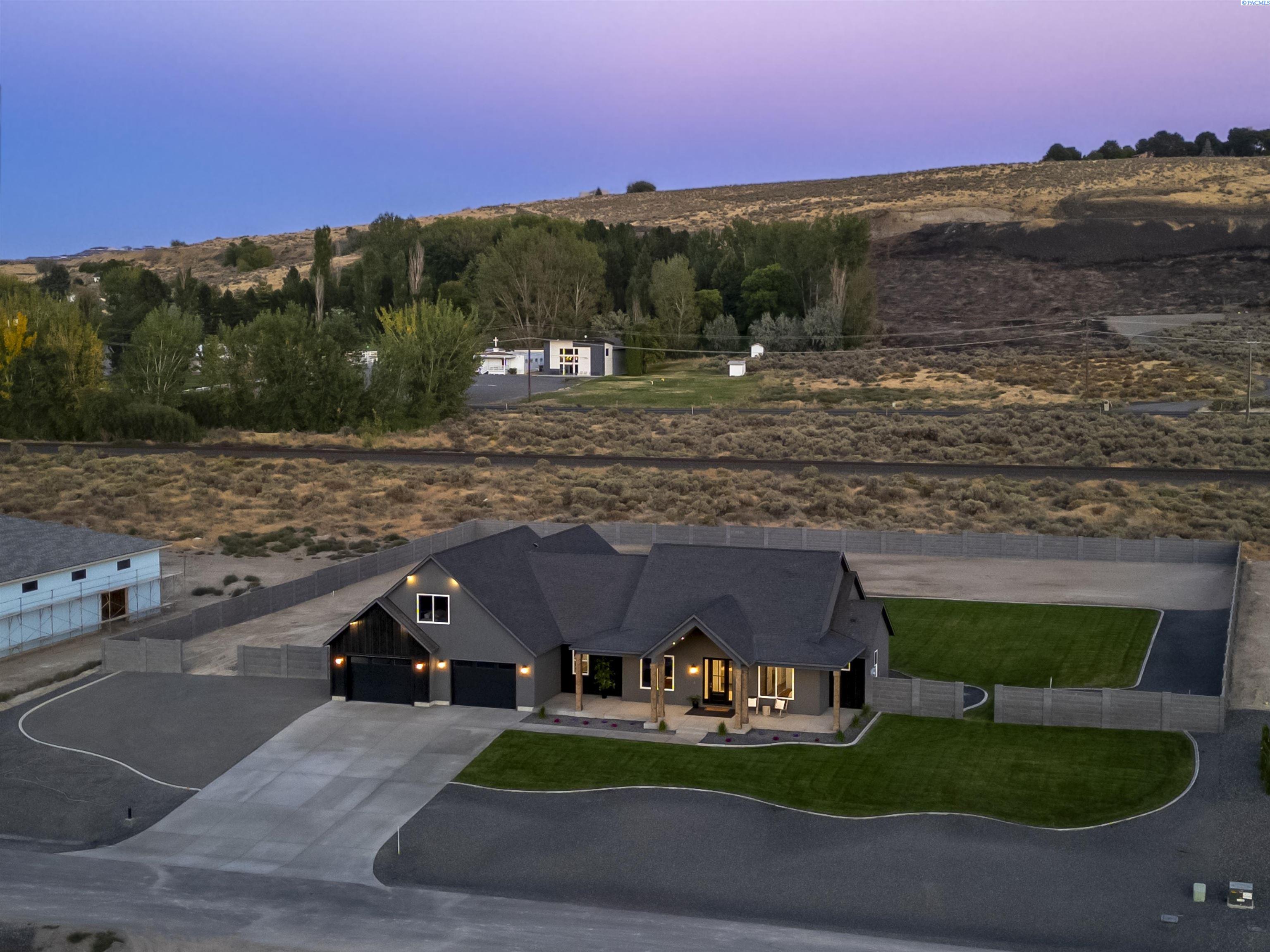 Photo 1 of Single family home for sale at 14221 S Abigail Pl, Kennewick, WA 99338 | MLS# PAC296317 | Listing updated on 2026-10-24