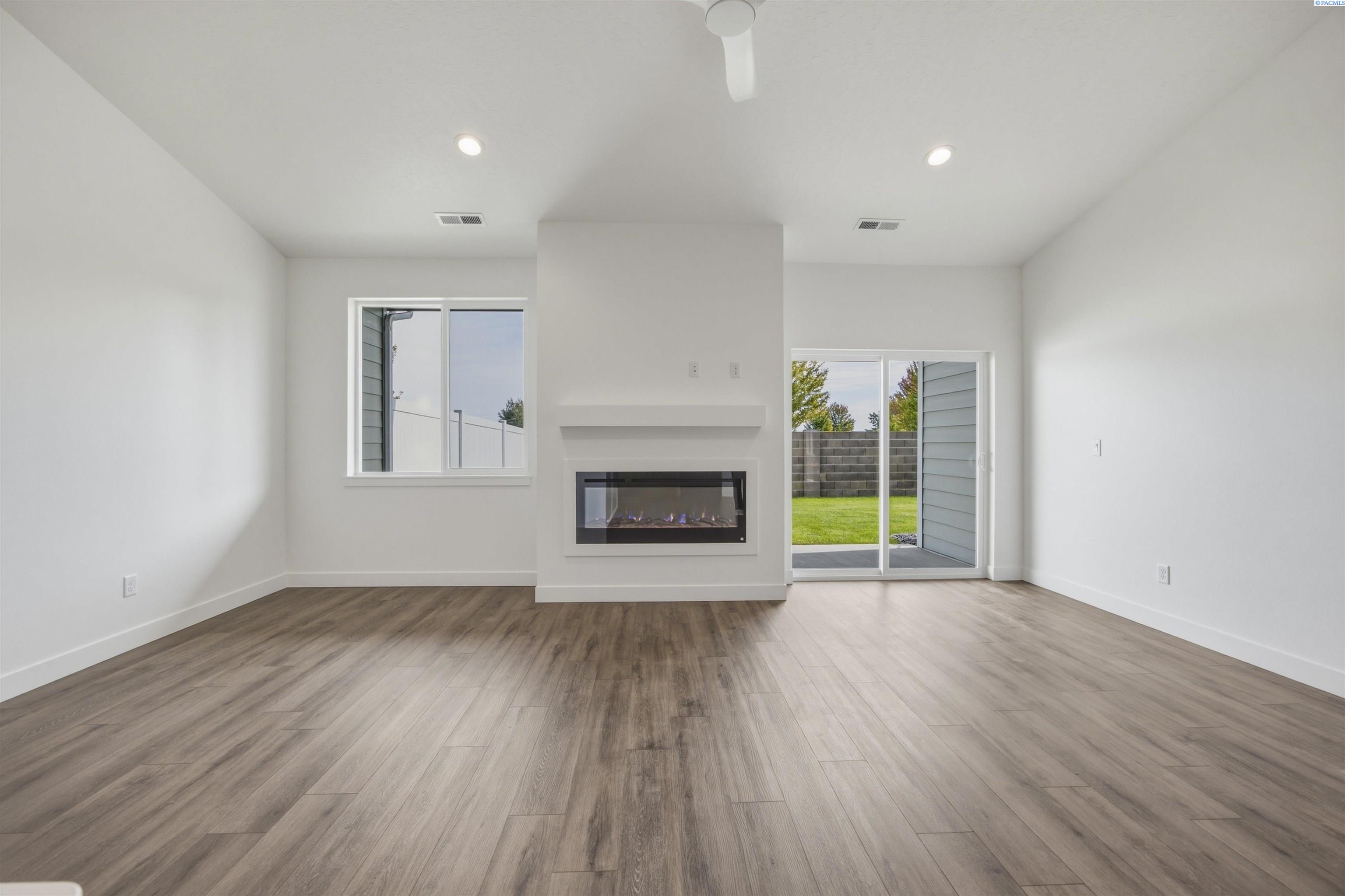Photo 3 of Townhouse for sale at 4586 Brook Ct, West Richland, WA 99353 | MLS# PAC296338 | Listing updated on 2026-09-12