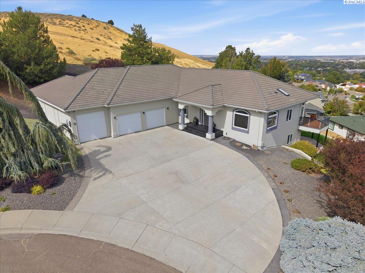 Photo 3 of Single family home for sale at 2716 S Irving St, Kennewick, WA 99338 | MLS# PAC296347 | Listing updated on 2026-09-18