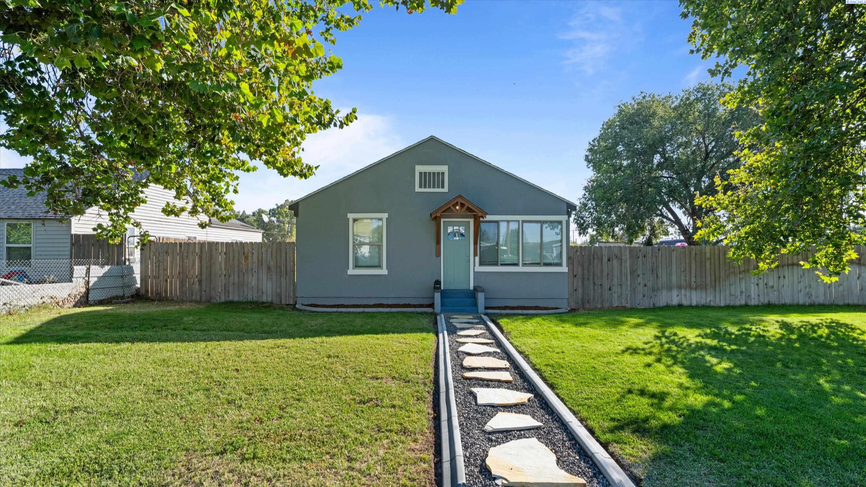 Photo 2 of Single family home for sale at 215 N 12th Avenue, Pasco, WA 99301 | MLS# PAC296359 | Listing updated on 2026-09-25