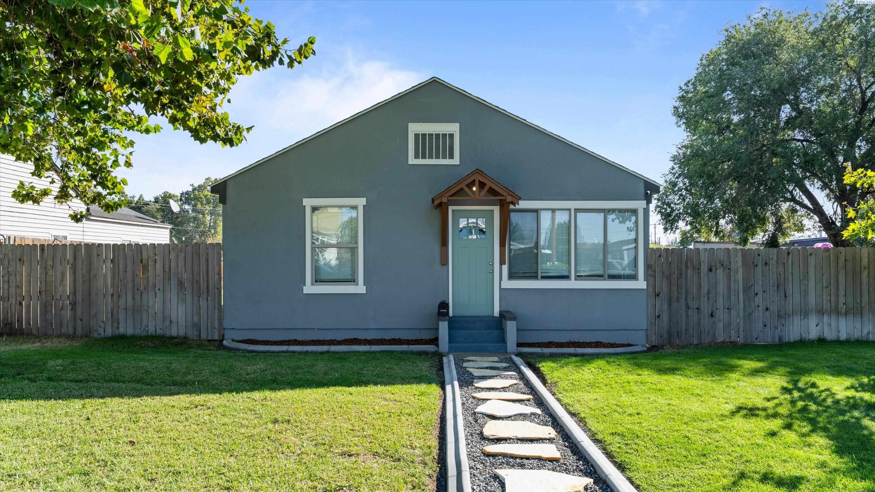 Photo 1 of Single family home for sale at 215 N 12th Avenue, Pasco, WA 99301 | MLS# PAC296359 | Listing updated on 2026-09-25