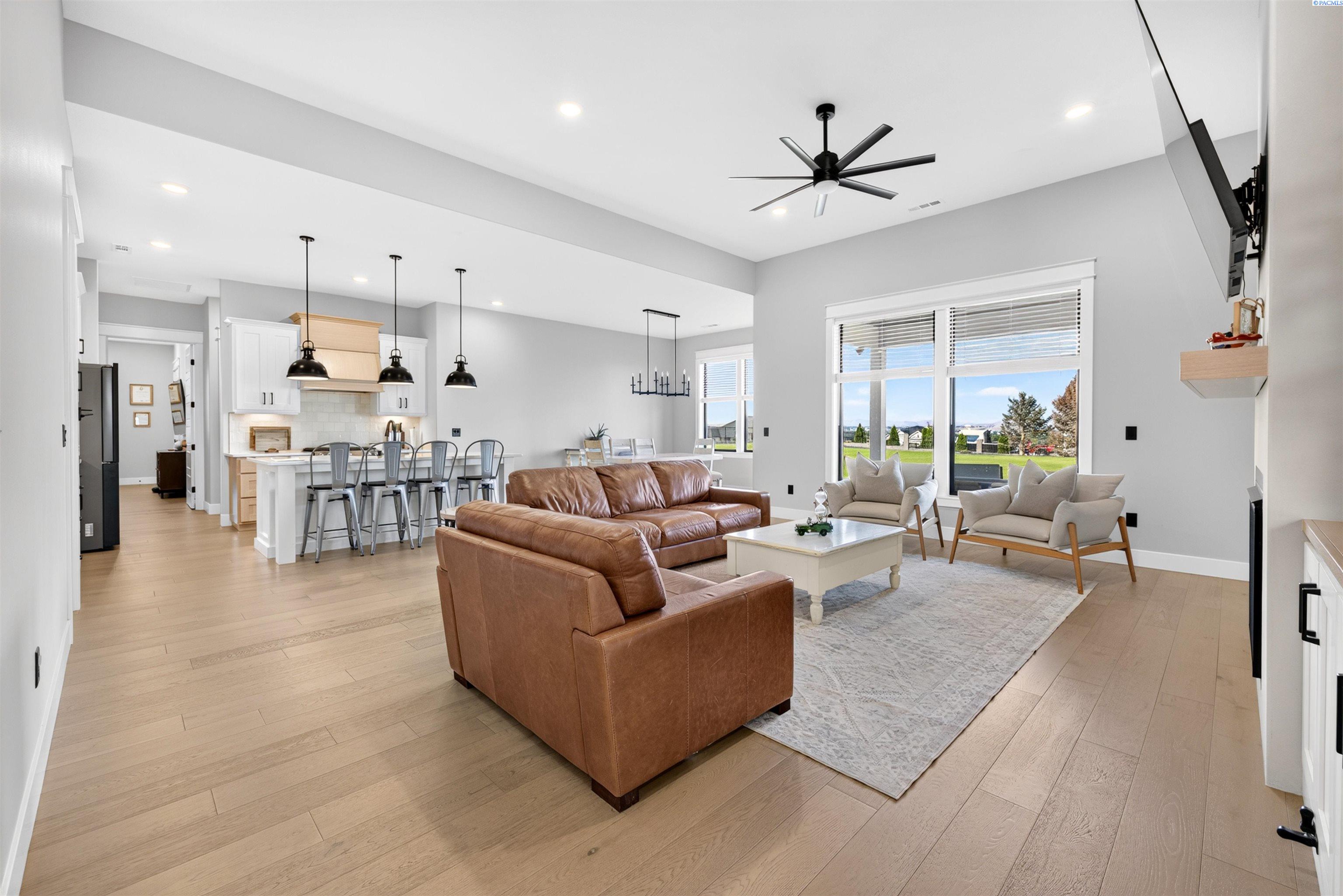 Photo 3 of Single family home for sale at 1 Bull Pen Ln, Pasco, WA 99301 | MLS# PAC296399 | Listing updated on 2026-10-06