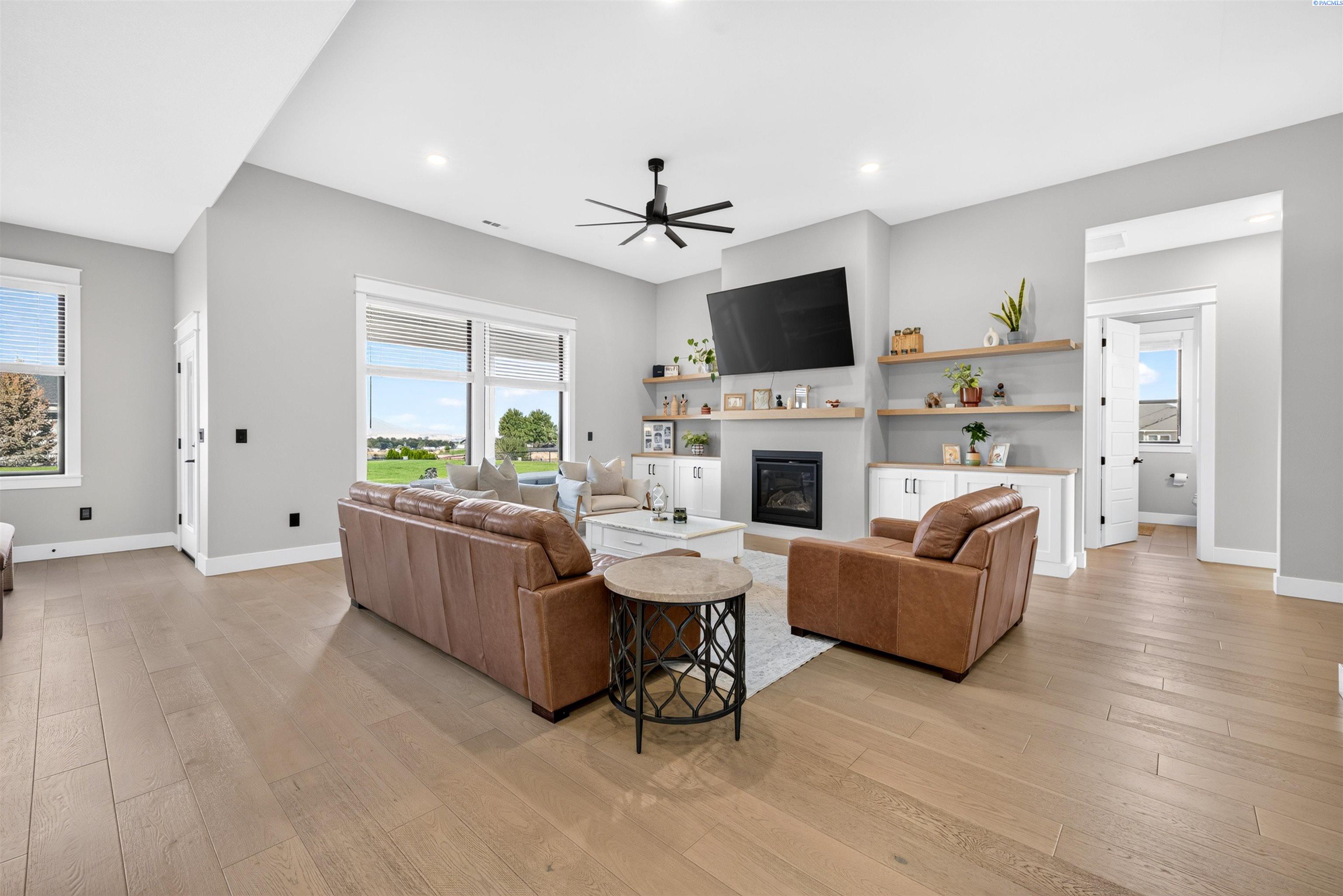 Photo 2 of Single family home for sale at 1 Bull Pen Ln, Pasco, WA 99301 | MLS# PAC296399 | Listing updated on 2026-10-06