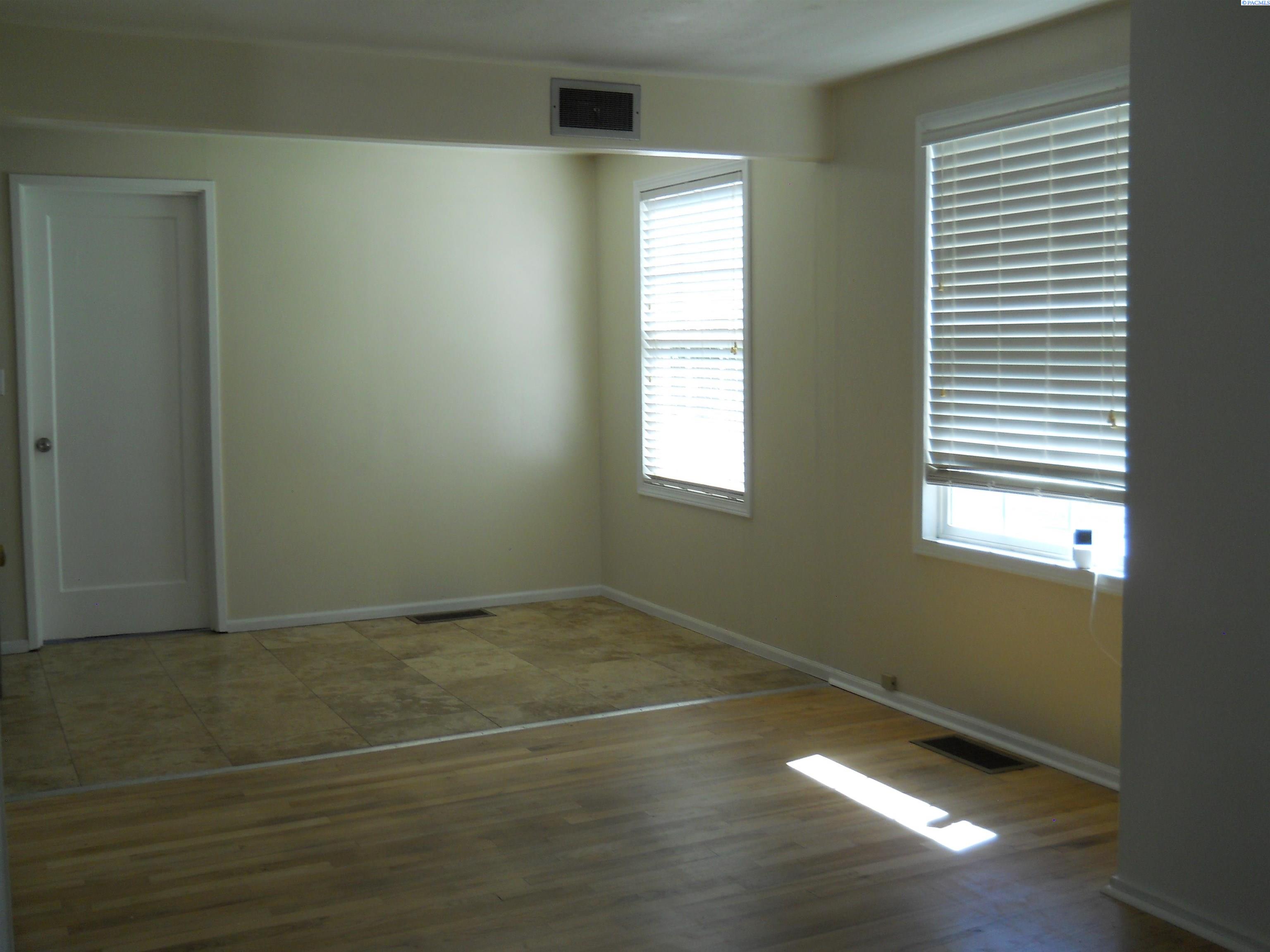 Photo 3 of Single family home for sale at 1310 Heffron St, Sunnyside, WA 98944 | MLS# PAC296401 | Listing updated on 2026-09-15