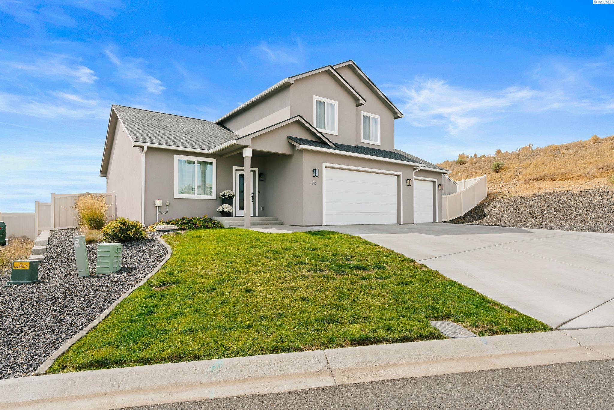 Photo 3 of Single family home for sale at 1560 W Goodlander Rd, Selah, WA 98942 | MLS# PAC296460 | Listing updated on 2026-10-07
