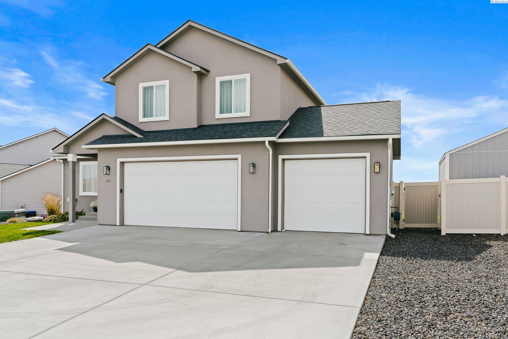 Photo 3 of Single family home for sale at 1560 W Goodlander Rd, Selah, WA 98942 | MLS# PAC296460 | Listing updated on 2026-10-07