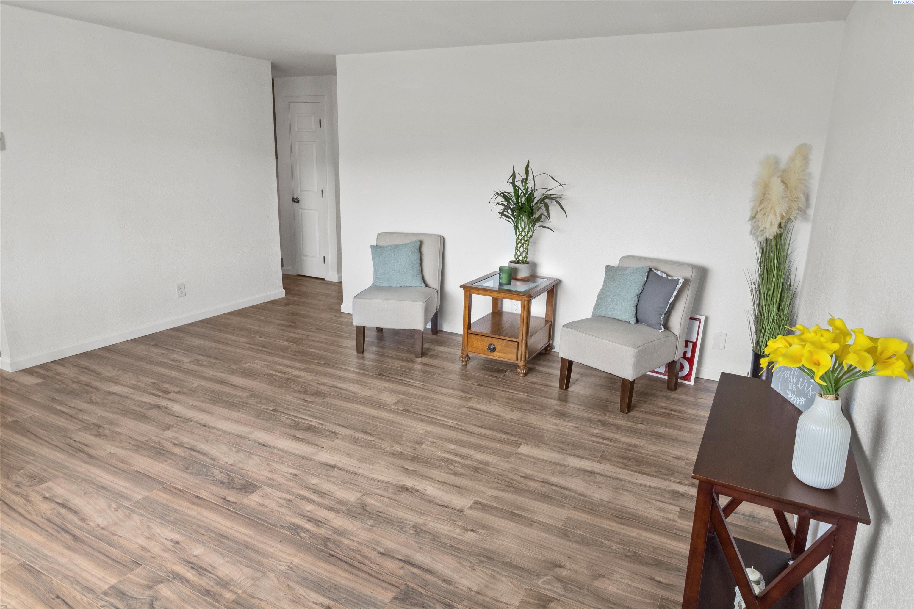 Photo 3 of Single family home for sale at 1114 Horne Dr, Benton City, WA 99320 | MLS# PAC296478 | Listing updated on 2026-09-19