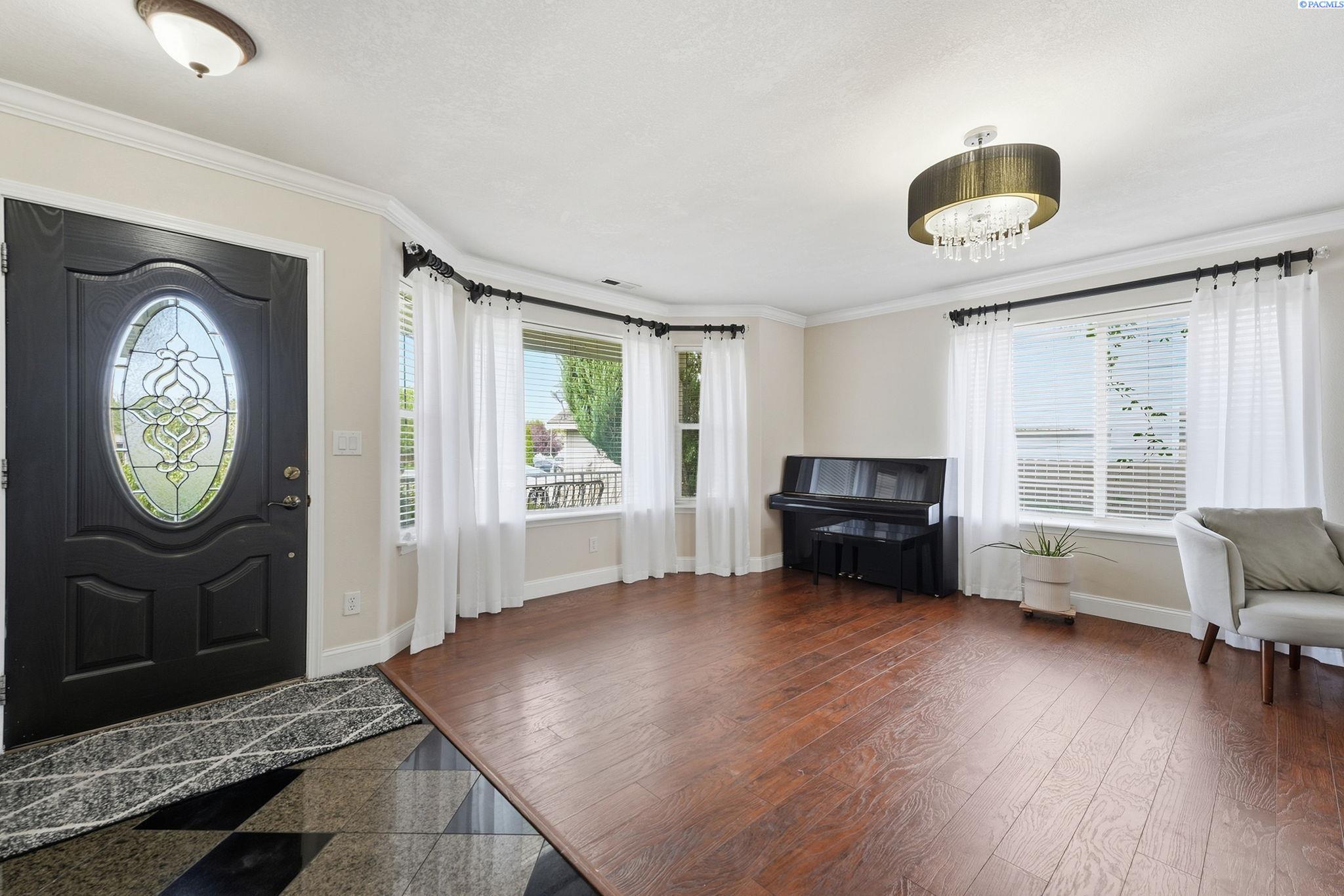 Photo 3 of Single family home for sale at 813 N Douglas Ct, Pasco, WA 99301 | MLS# PAC296484 | Listing updated on 2026-09-17