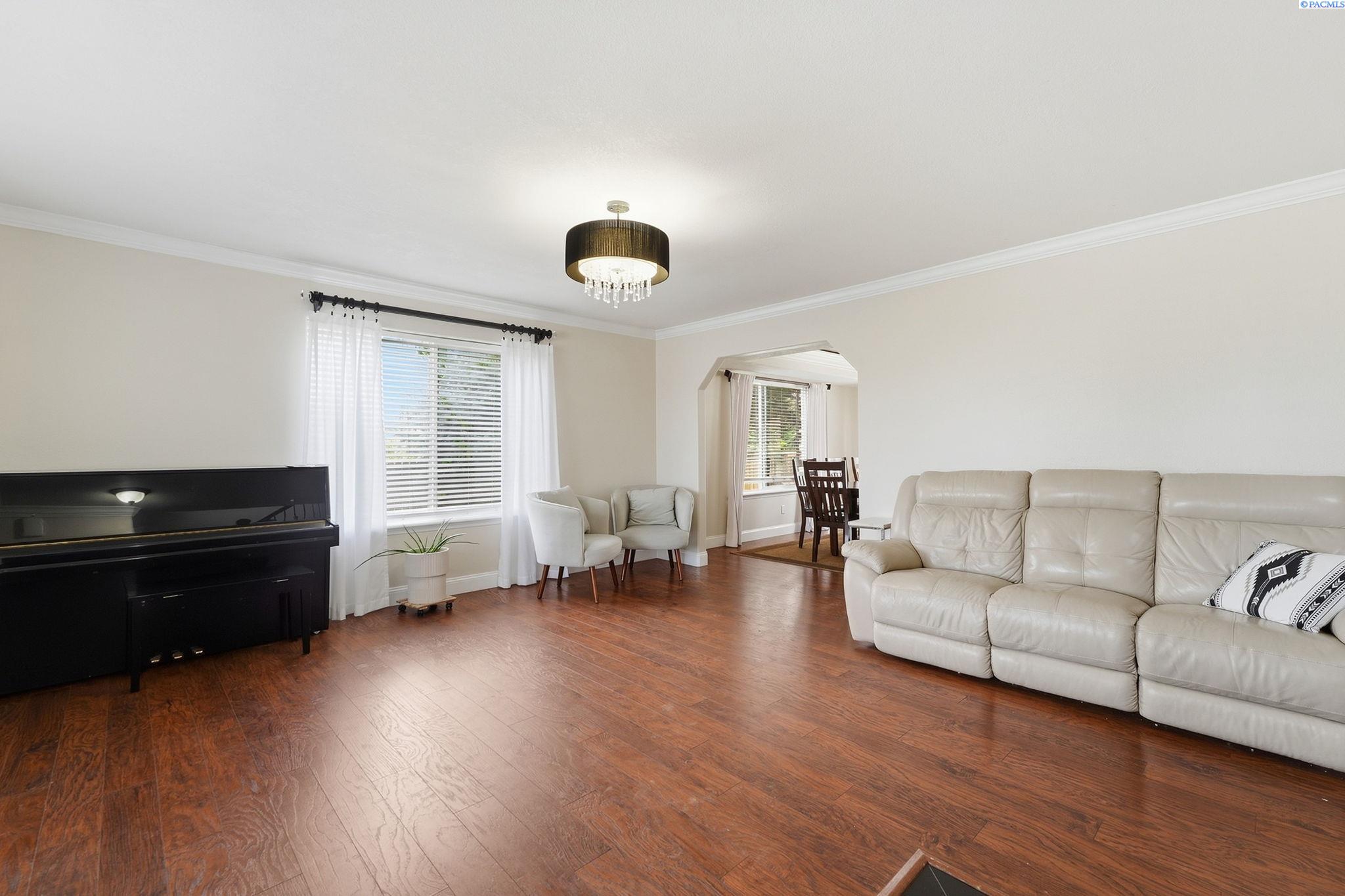 Photo 4 of Single family home for sale at 813 N Douglas Ct, Pasco, WA 99301 | MLS# PAC296484 | Listing updated on 2026-09-17