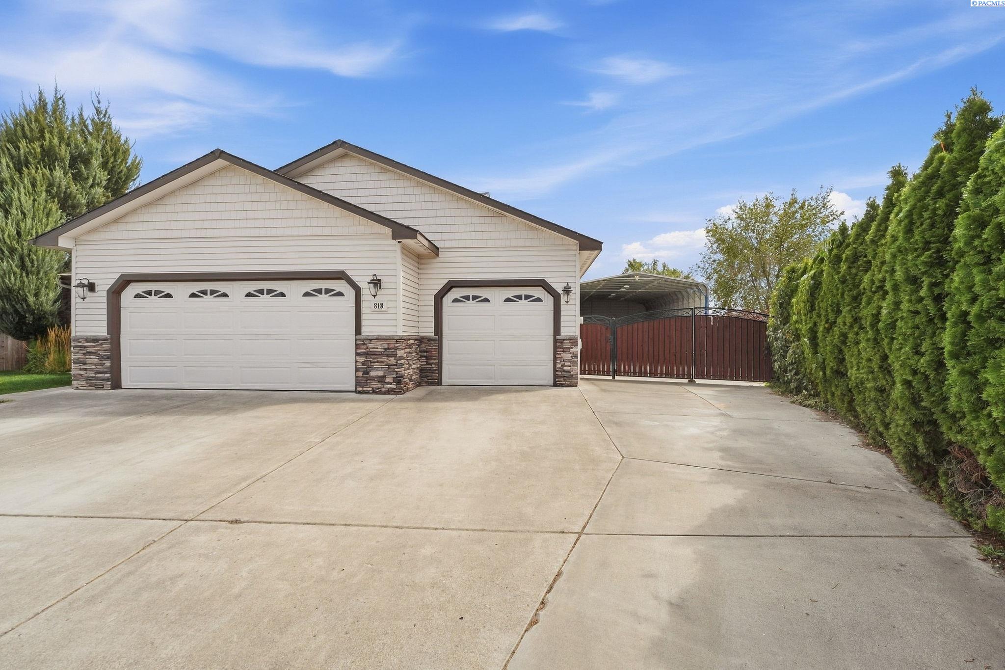Photo 2 of Single family home for sale at 813 N Douglas Ct, Pasco, WA 99301 | MLS# PAC296484 | Listing updated on 2026-09-17