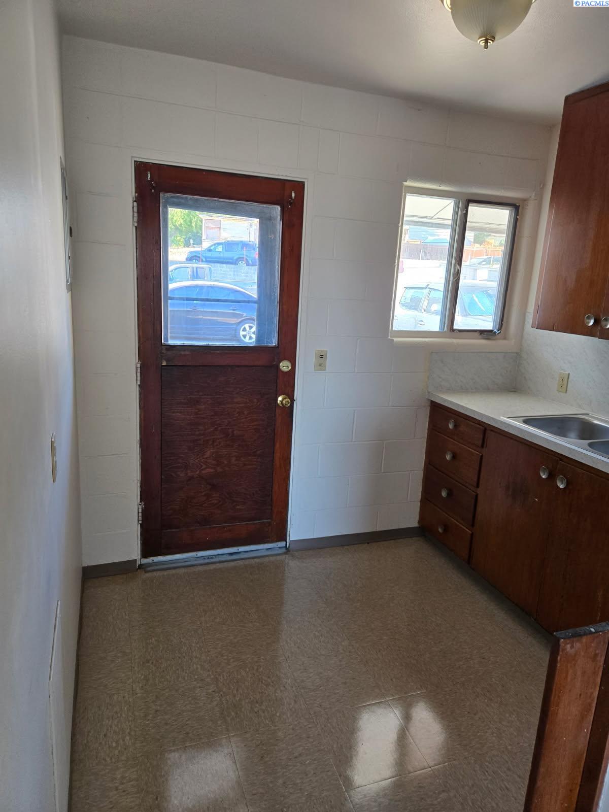 Photo 3 of Sale Pending at 301 E Edison Ave, Sunnyside, WA 98944 | MLS# PAC296485 | Listing updated on 2026-10-10