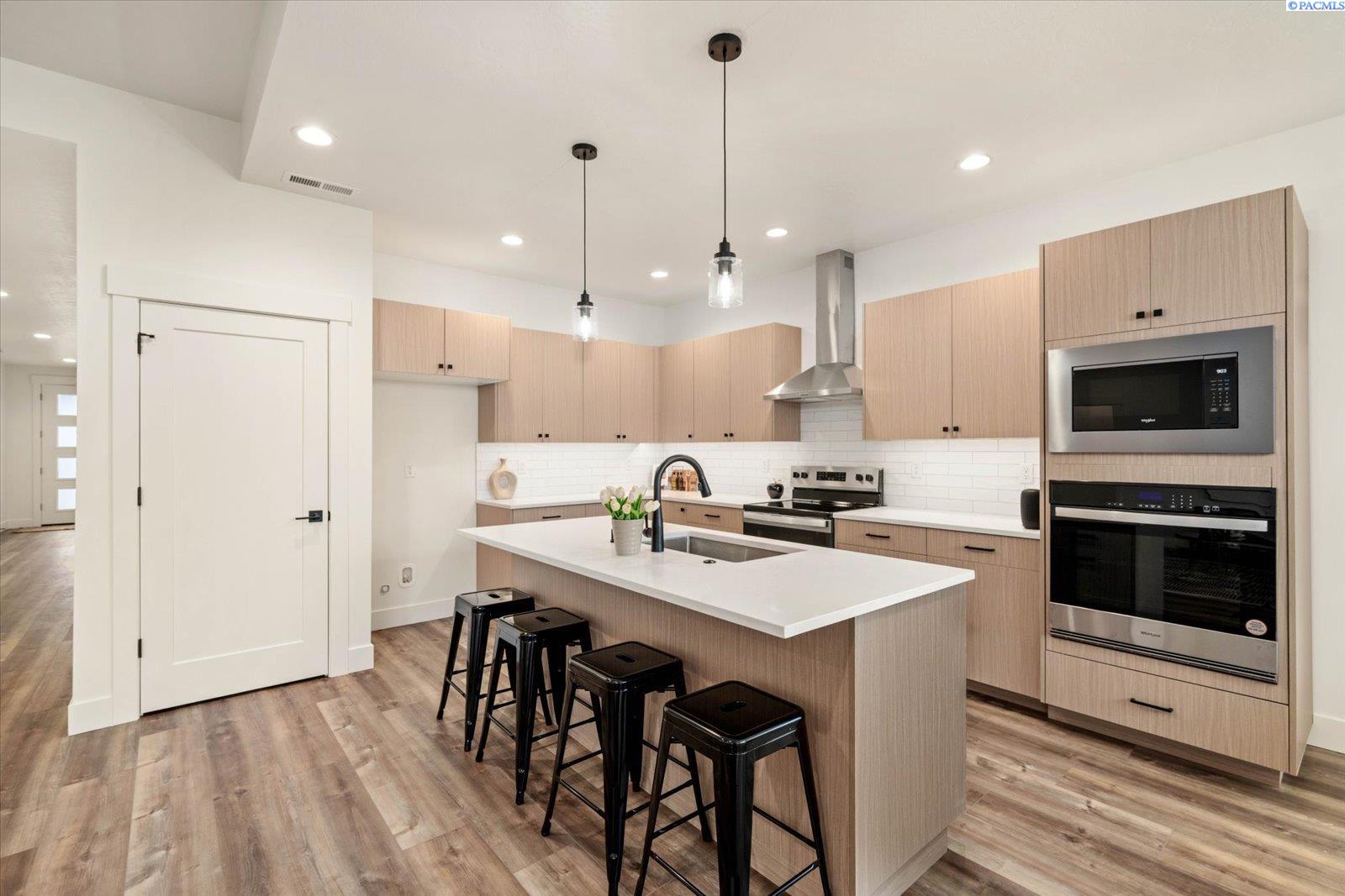 Photo 2 of Townhouse for sale at 1102 Fairhaven Loop, Richland, WA 99352 | MLS# PAC296574 | Listing updated on 2026-09-21