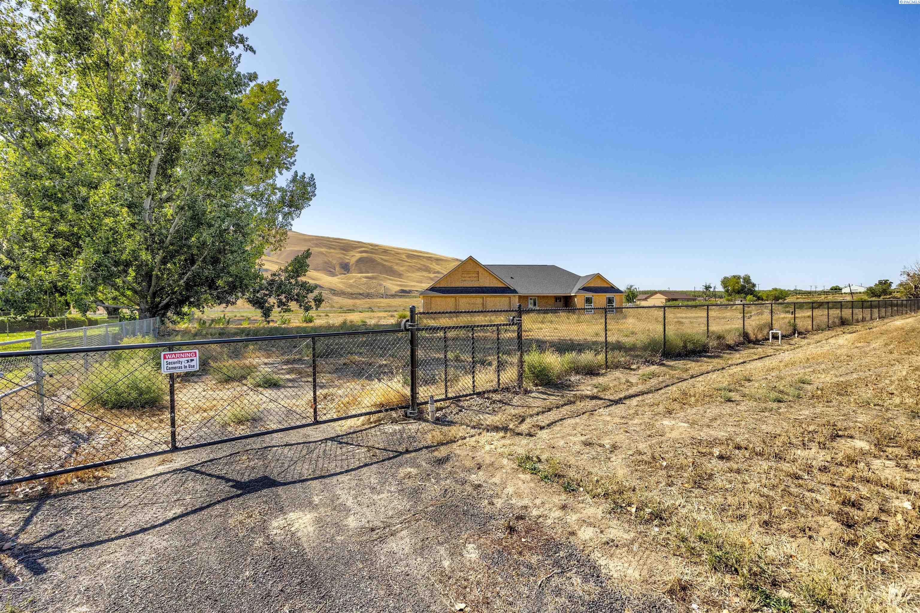 Photo 3 of Single family home for sale at 90404 W Hess Rd, Prosser, WA 99350 | MLS# PAC296576 | Listing updated on 2026-09-22