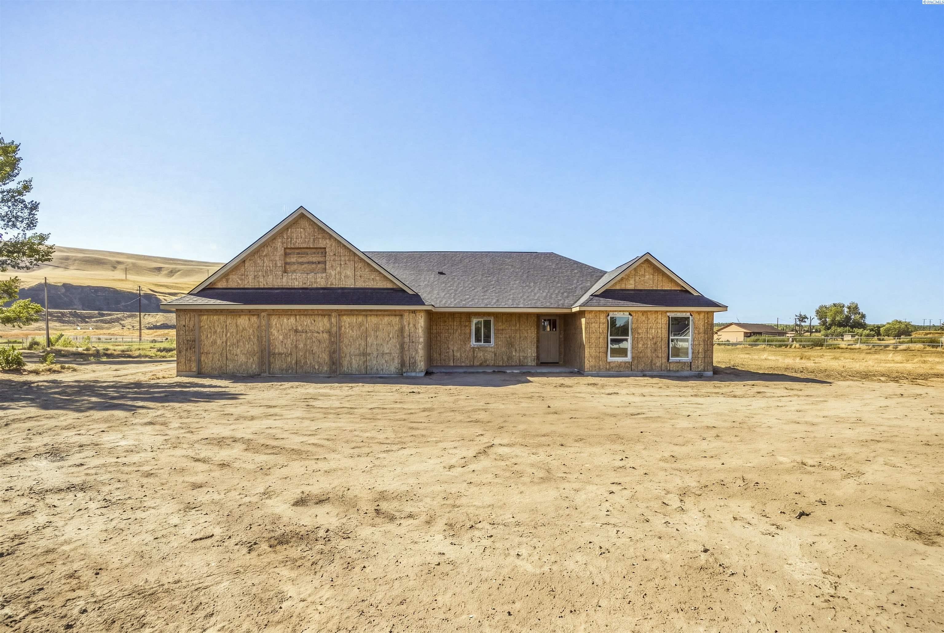 Photo 2 of Single family home for sale at 90404 W Hess Rd, Prosser, WA 99350 | MLS# PAC296576 | Listing updated on 2026-09-22