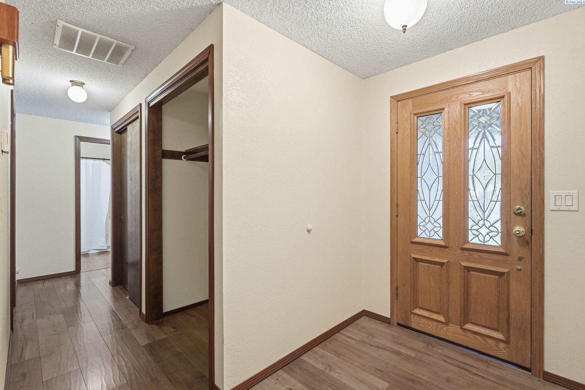 Photo 3 of Single family home for sale at 306 N Montana Ct, Kennewick, WA 99336 | MLS# PAC296592 | Listing updated on 2026-09-30