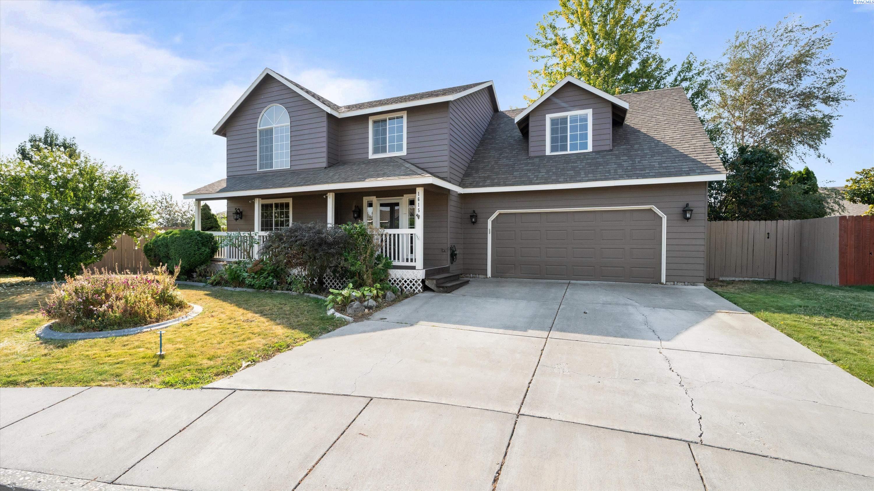 Photo 3 of Single family home for sale at 1615 W 24th Place, Kennewick, WA 99337 | MLS# PAC296648 | Listing updated on 2026-10-09