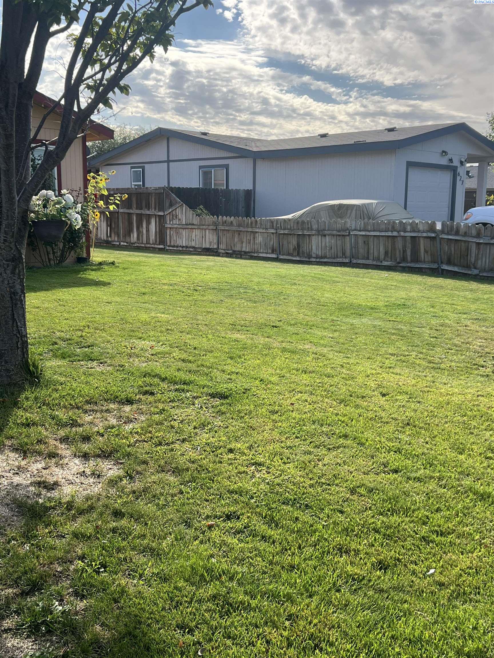 Photo 3 of Single family home for sale at 631 N Elm, Pasco, WA 99301 | MLS# PAC296655 | Listing updated on 2026-09-29