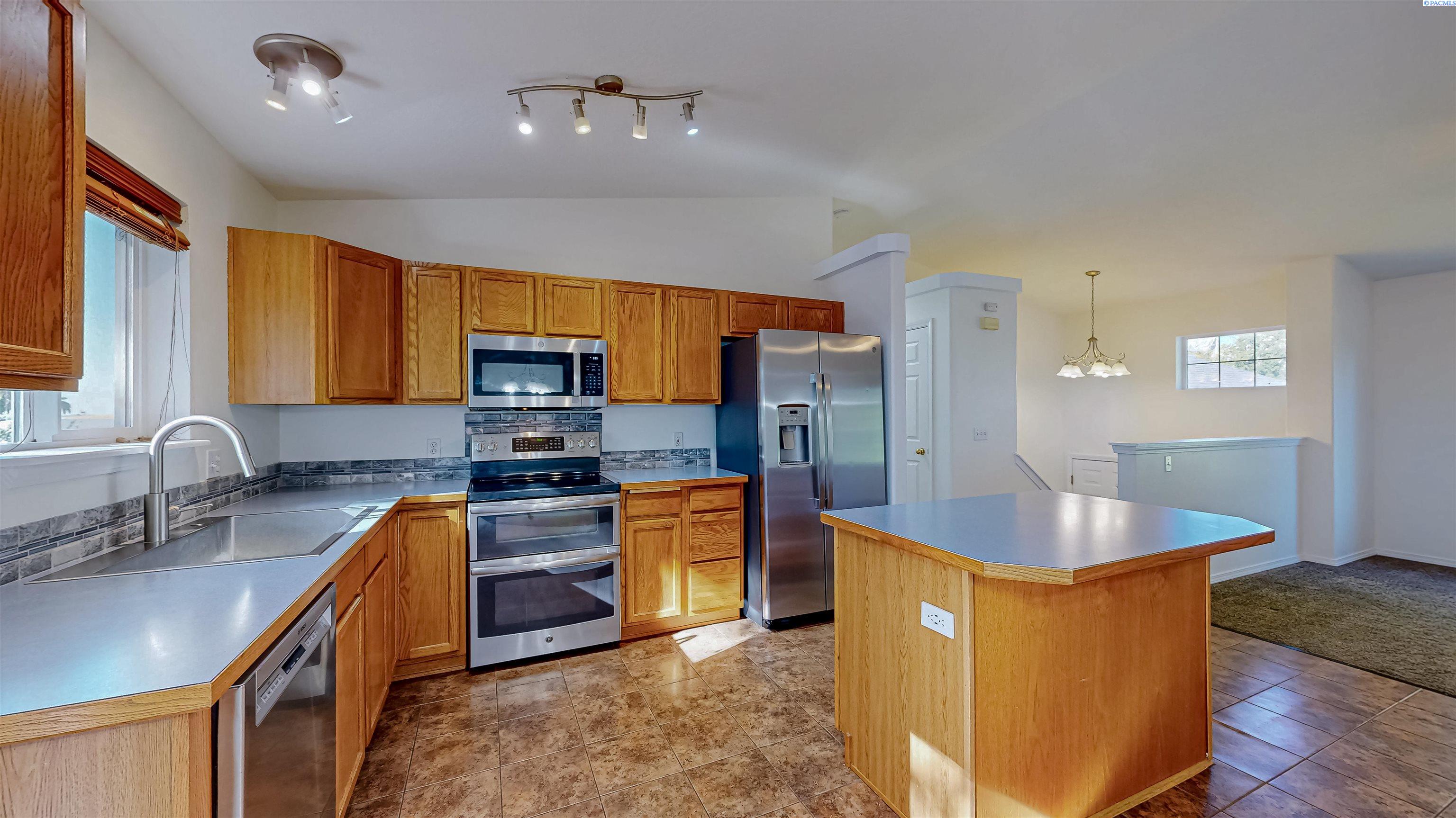 Photo 4 of Single family home for sale at 1965 NW Arcadia Dr, Pullman, WA 99163 | MLS# PAC296688 | Listing updated on 2026-10-01