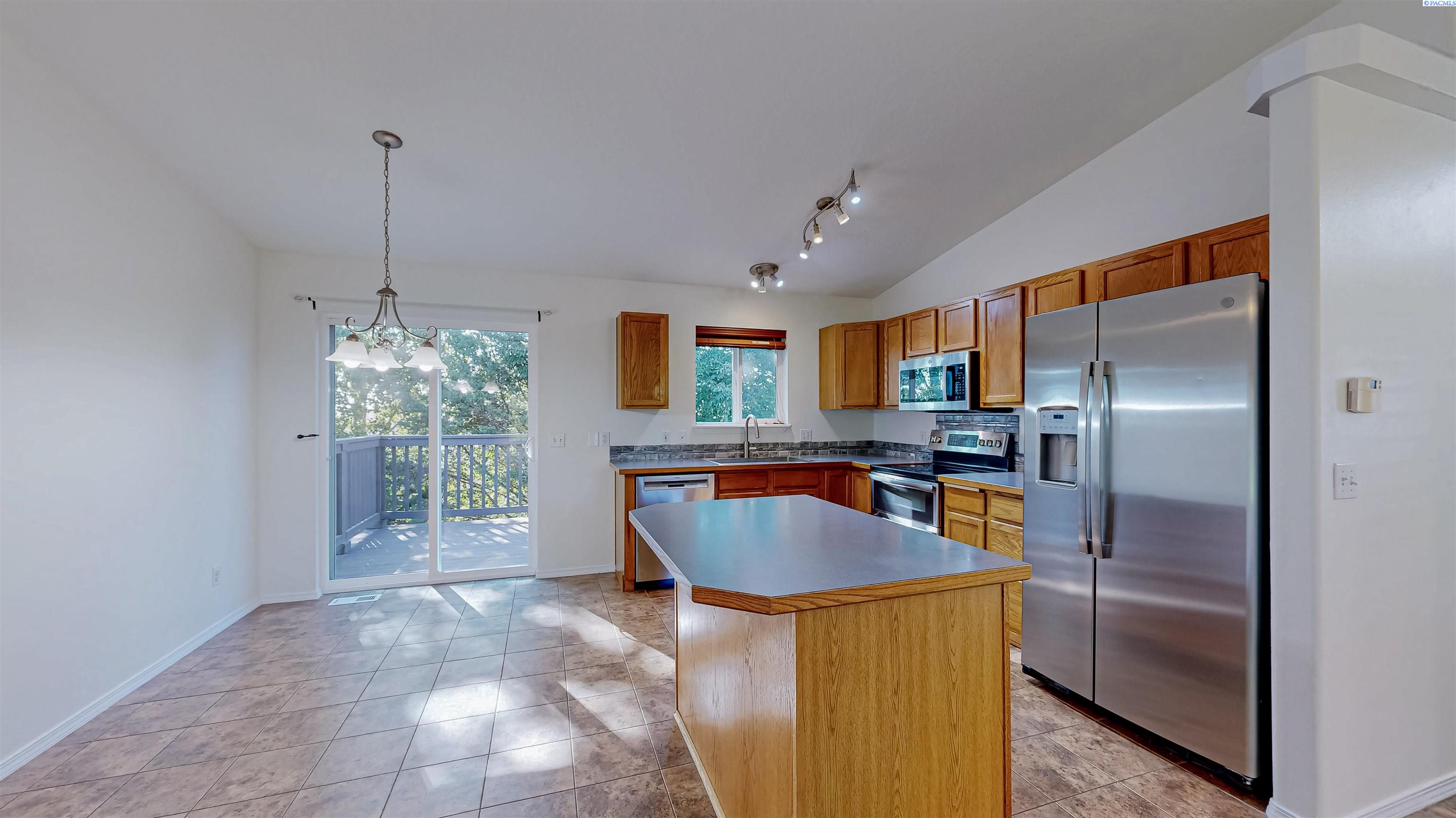 Photo 3 of Single family home for sale at 1965 NW Arcadia Dr, Pullman, WA 99163 | MLS# PAC296688 | Listing updated on 2026-10-01