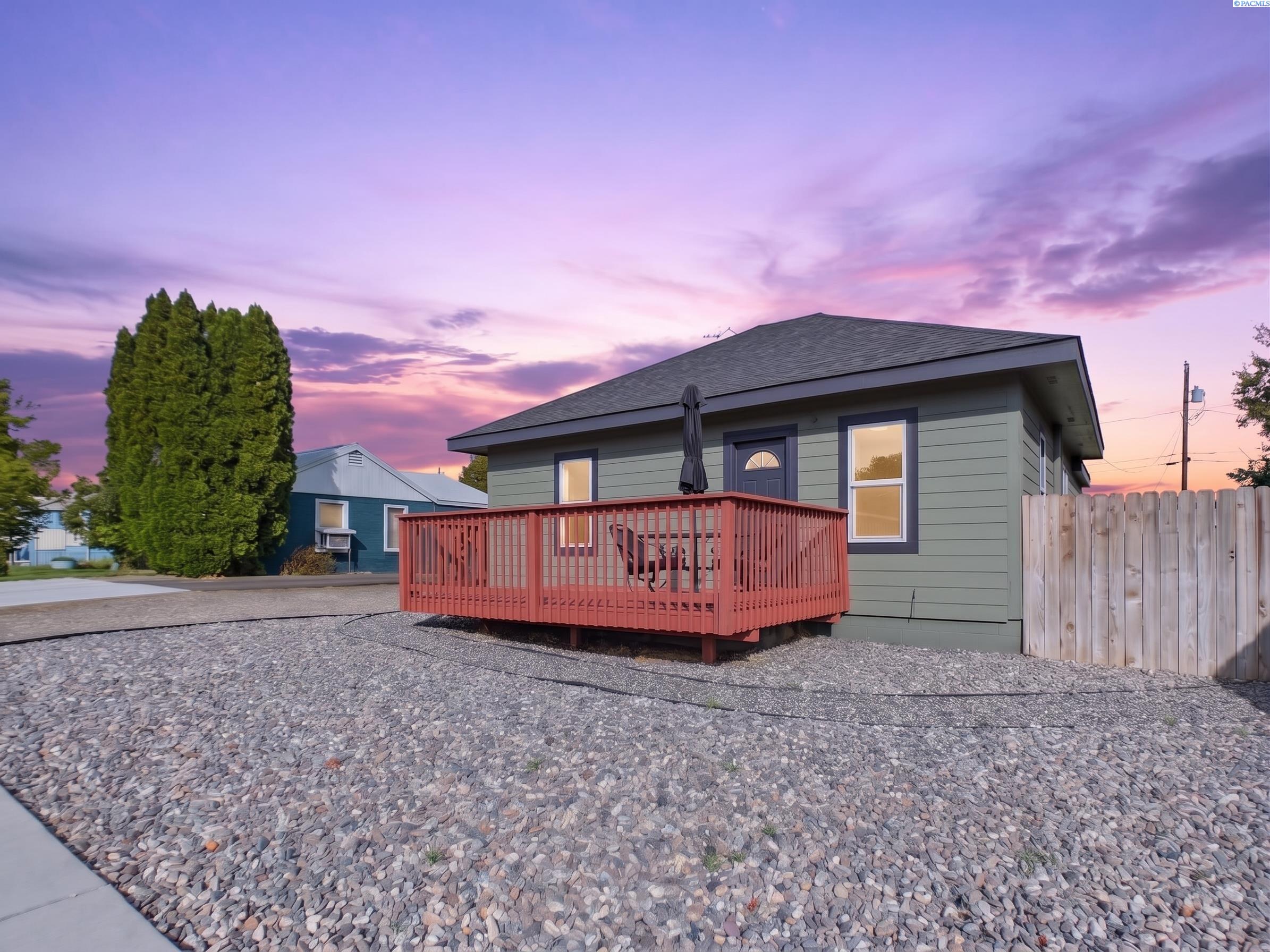 Photo 1 of Single family home for sale at 810 9th Street, Benton City, WA 99320 | MLS# PAC296696 | Listing updated on 2026-09-25