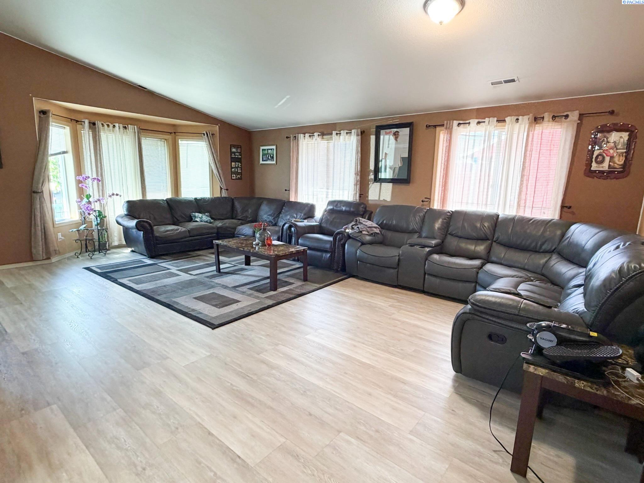 Photo 3 of Single family home for sale at 1612 Harvest Pl, Sunnyside, WA 98944 | MLS# PAC296700 | Listing updated on 2026-09-23