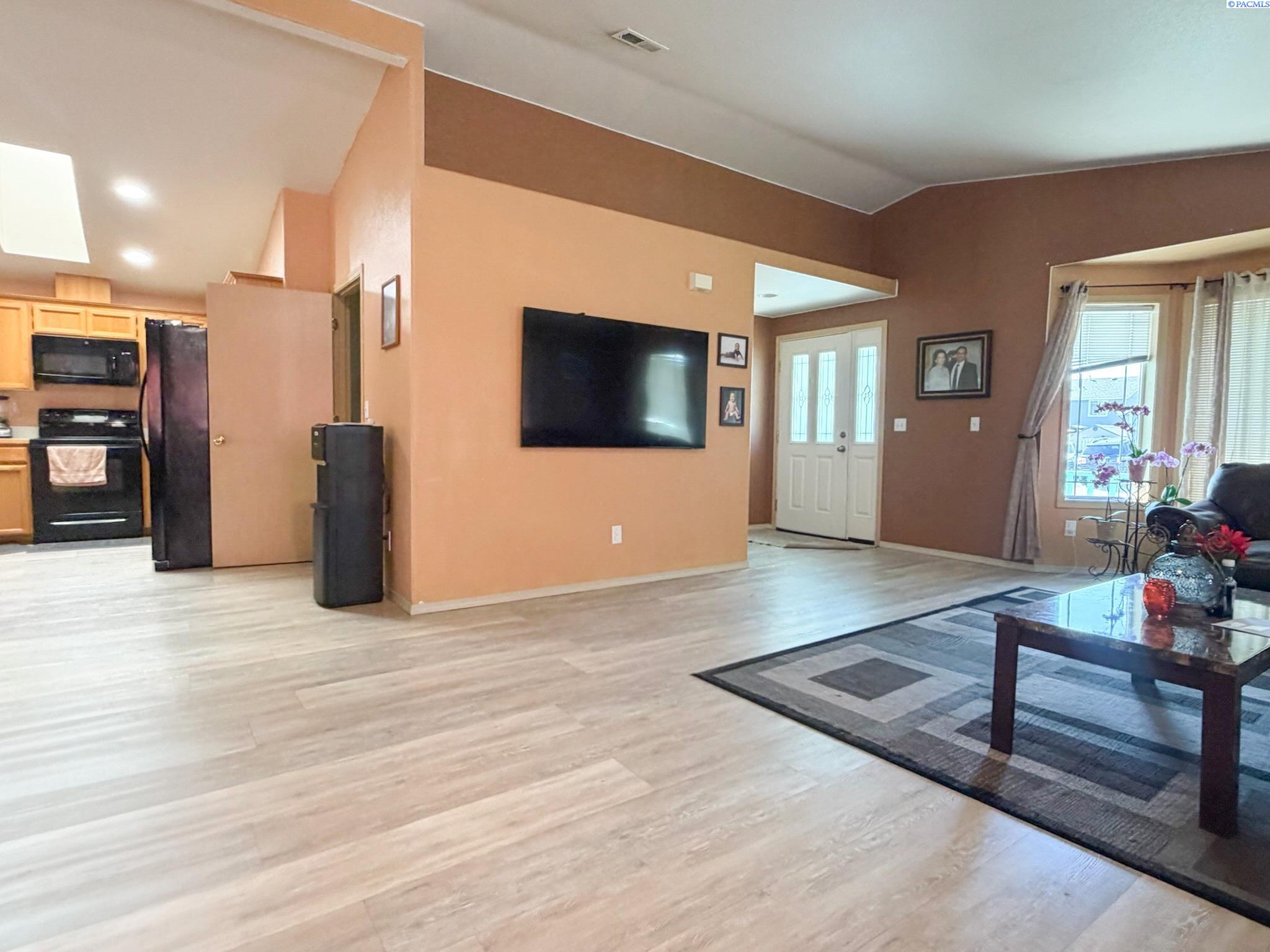 Photo 4 of Single family home for sale at 1612 Harvest Pl, Sunnyside, WA 98944 | MLS# PAC296700 | Listing updated on 2026-09-23