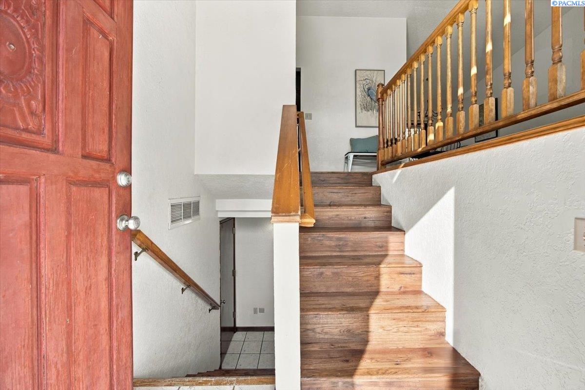 Photo 2 of Single family home for sale at 8120 W Hood Ave, Kennewick, WA 99336 | MLS# PAC296701 | Listing updated on 2026-09-26