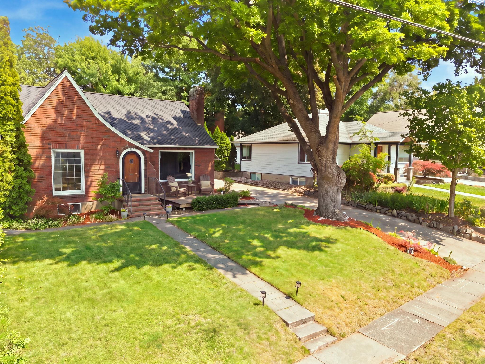 Single family home for sale at 620 SE High St, Pullman, WA 99163 | MLS# PAC296704
