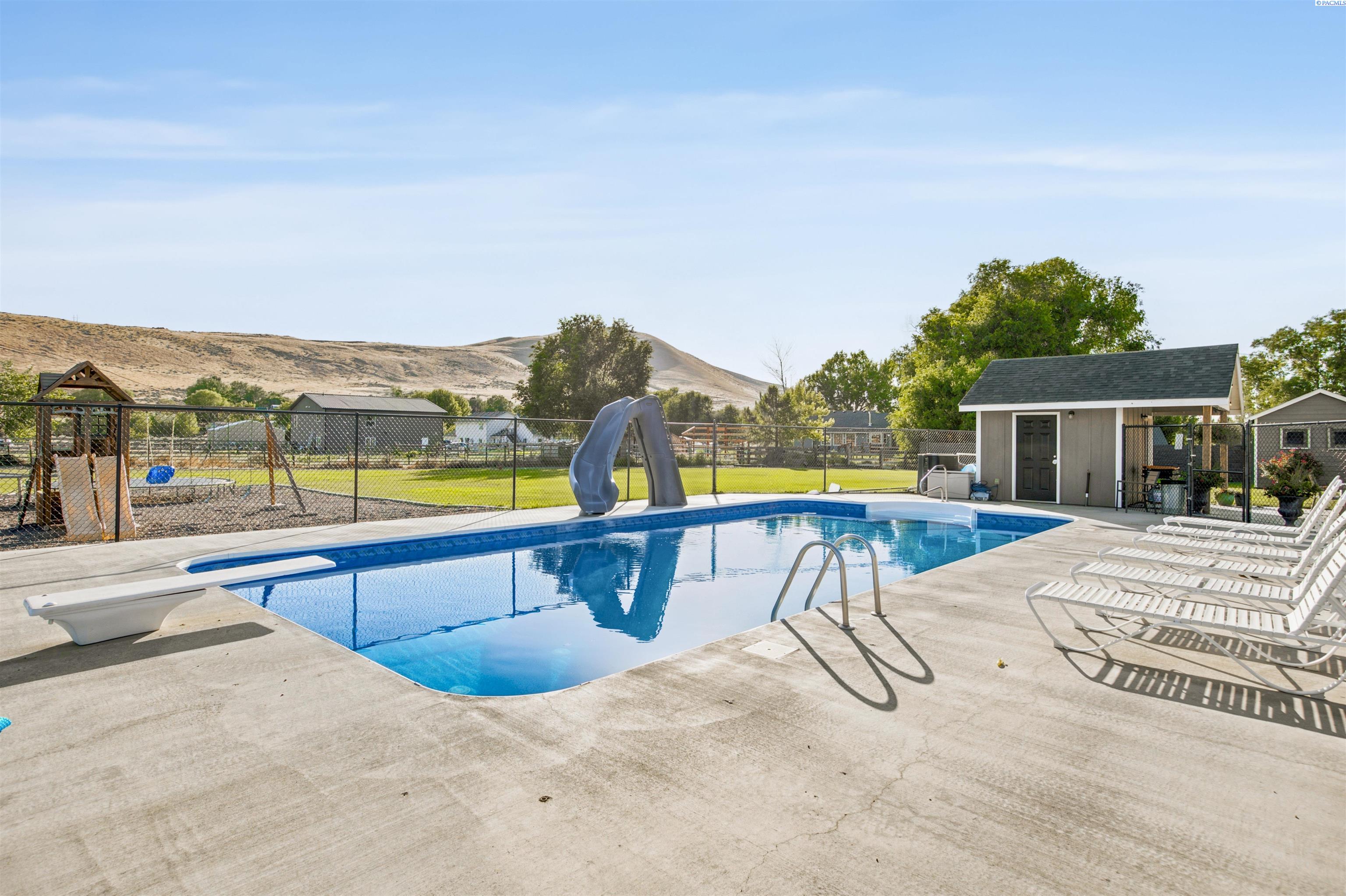 Photo 2 of Single family home for sale at 43705 E Red Mountain Rd, Benton City, WA 99320 | MLS# PAC296713 | Listing updated on 2026-09-24