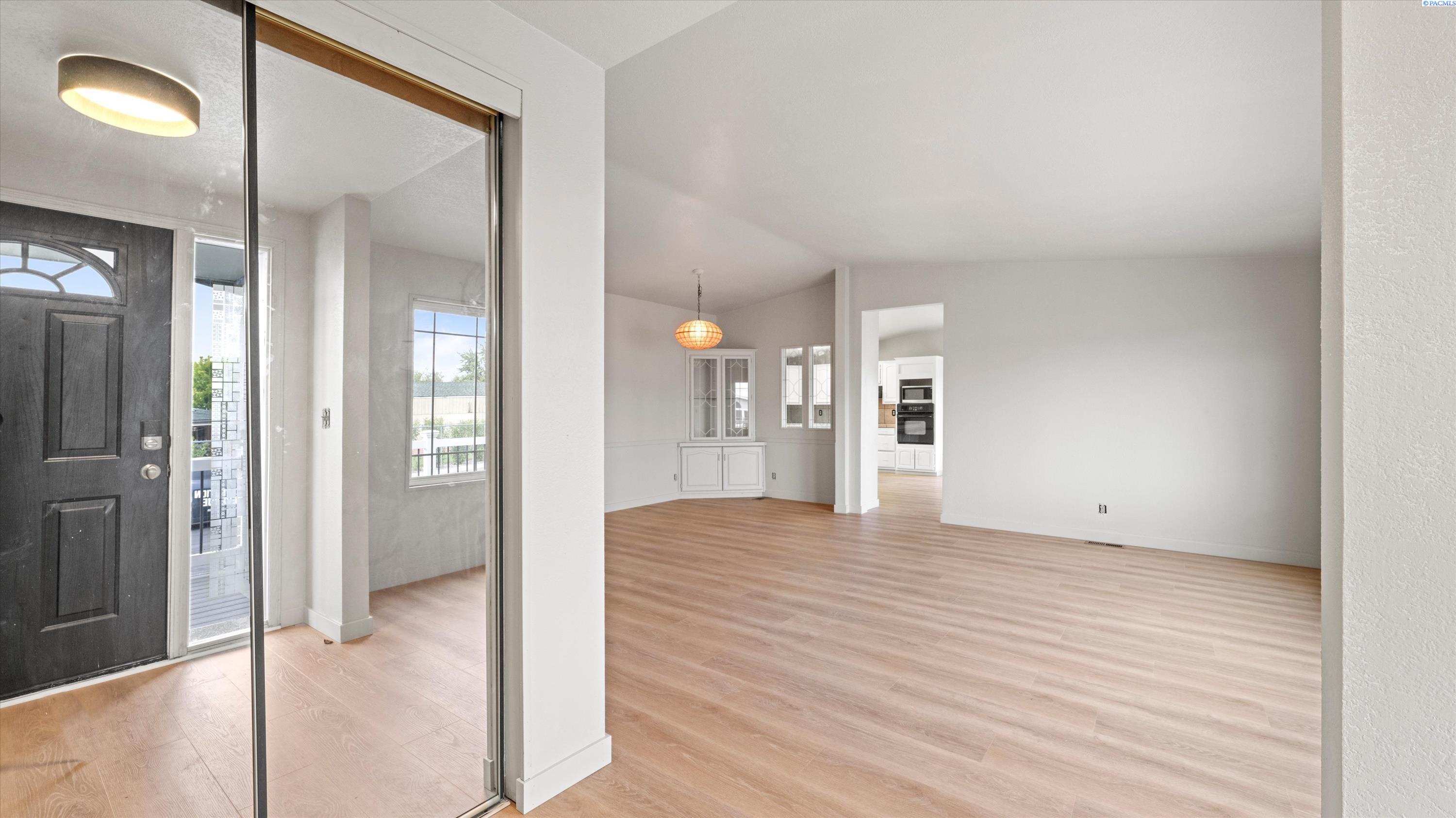 Photo 3 of Manufactured home for sale at 1634 S Dennis Pl, Kennewick, WA 99337 | MLS# PAC296718 | Listing updated on 2026-09-30