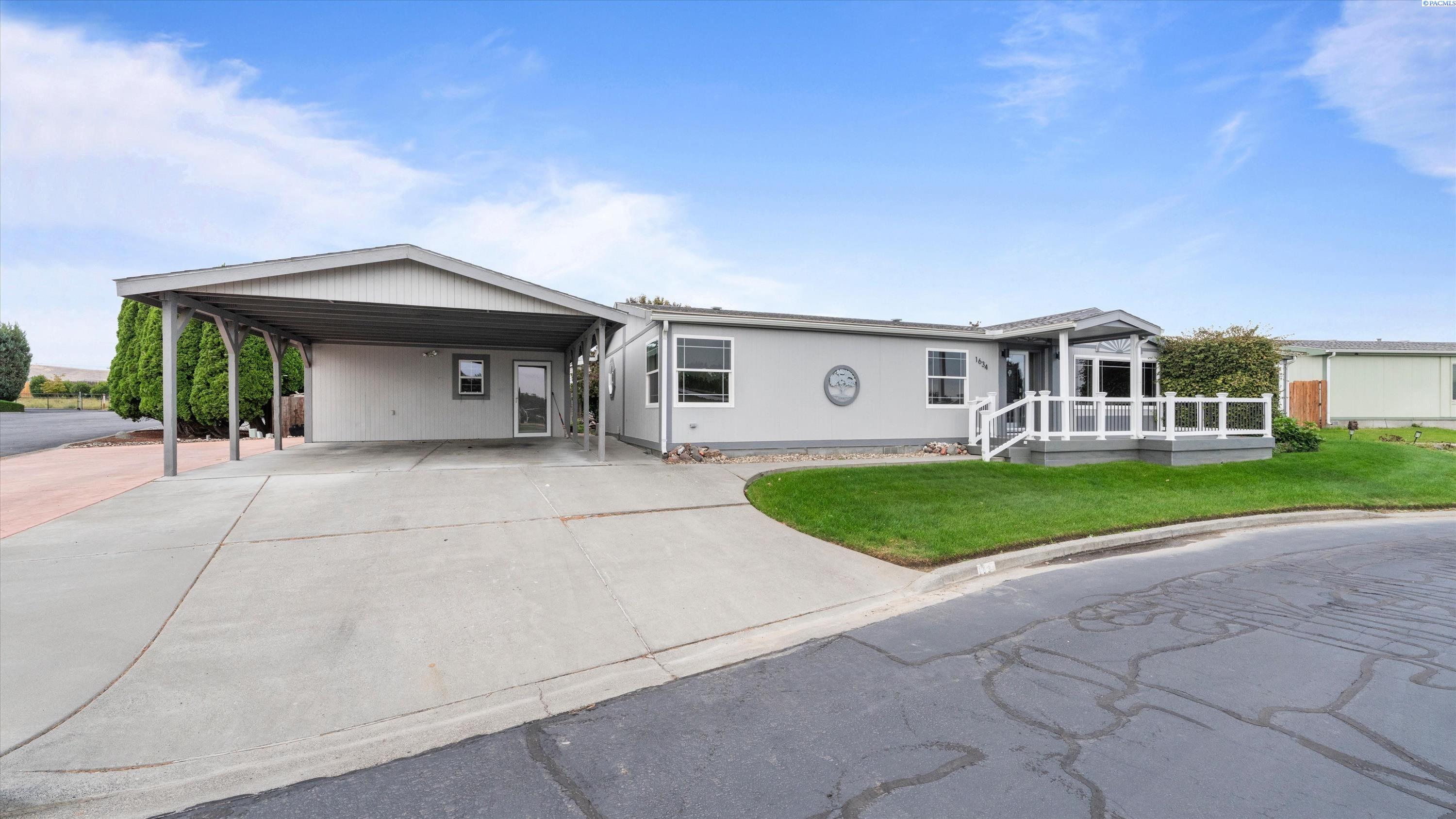 Photo 3 of Manufactured home for sale at 1634 S Dennis Pl, Kennewick, WA 99337 | MLS# PAC296718 | Listing updated on 2026-09-30