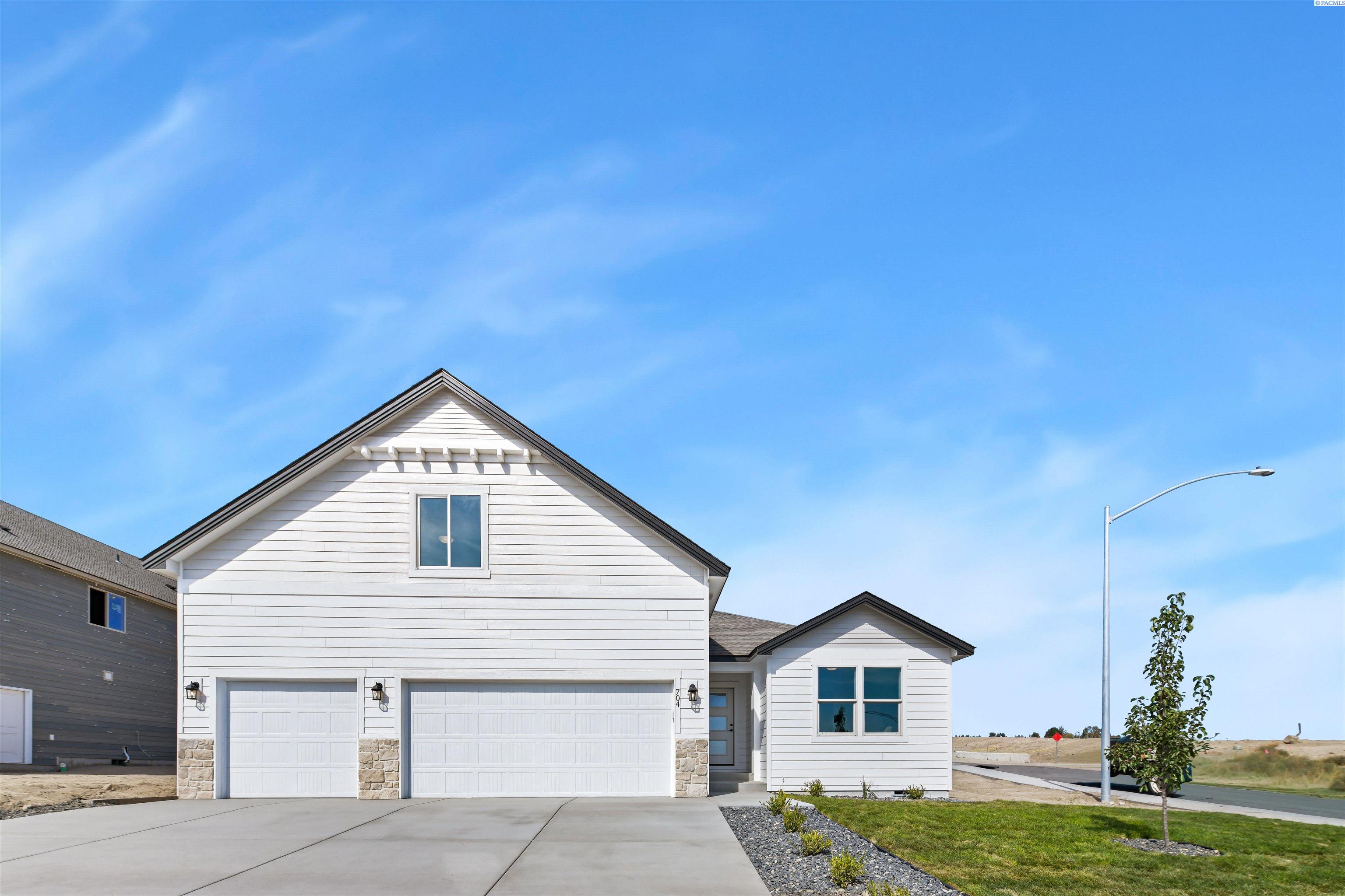 Photo 1 of Single family home for sale at 704 Honeylicious St, Richland, WA 99352 | MLS# PAC296726 | Listing updated on 2026-10-07