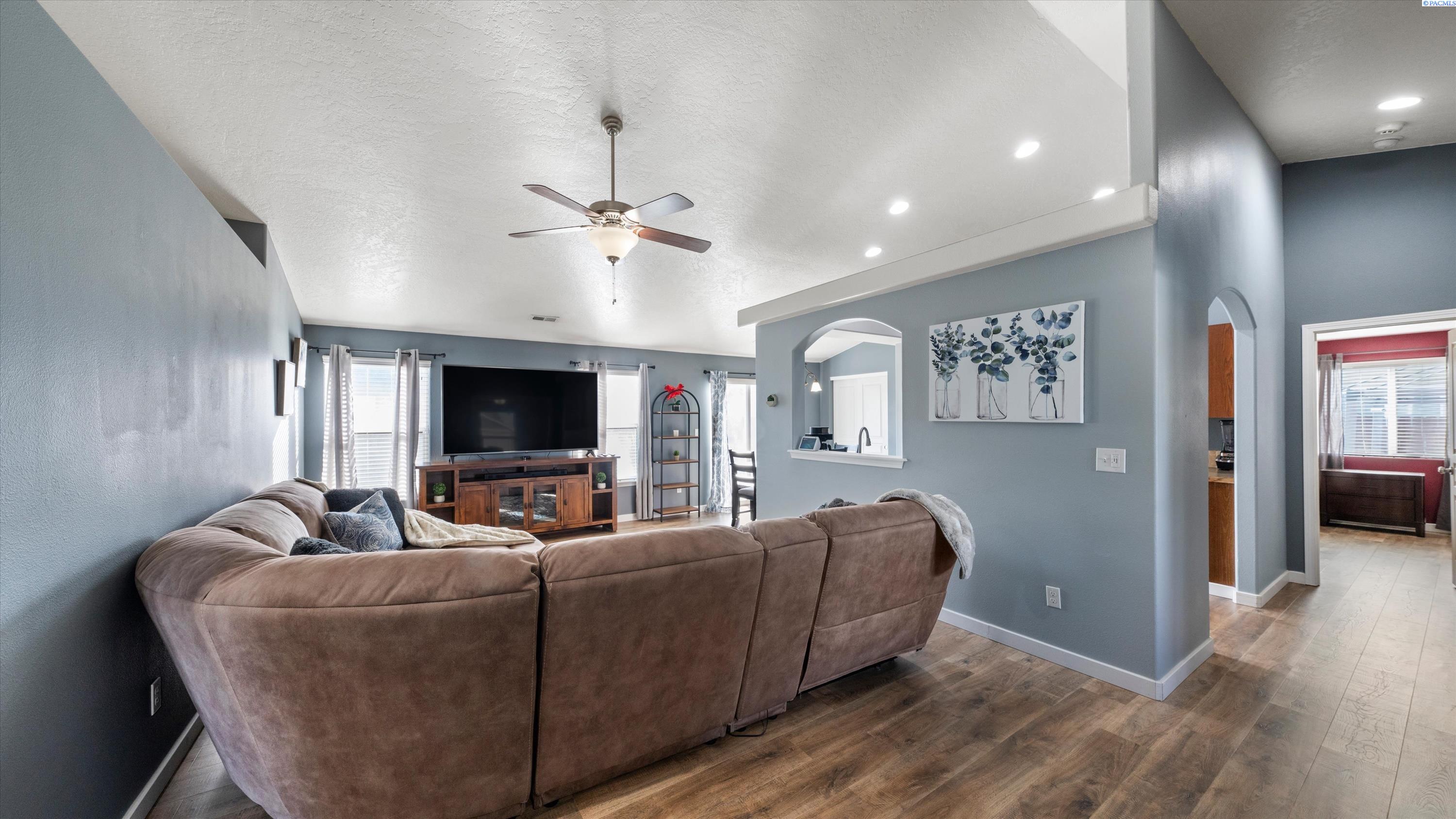 Photo 2 of Single family home for sale at 6019 Washougal Ln, Pasco, WA 99301 | MLS# PAC296776 | Listing updated on 2026-09-26