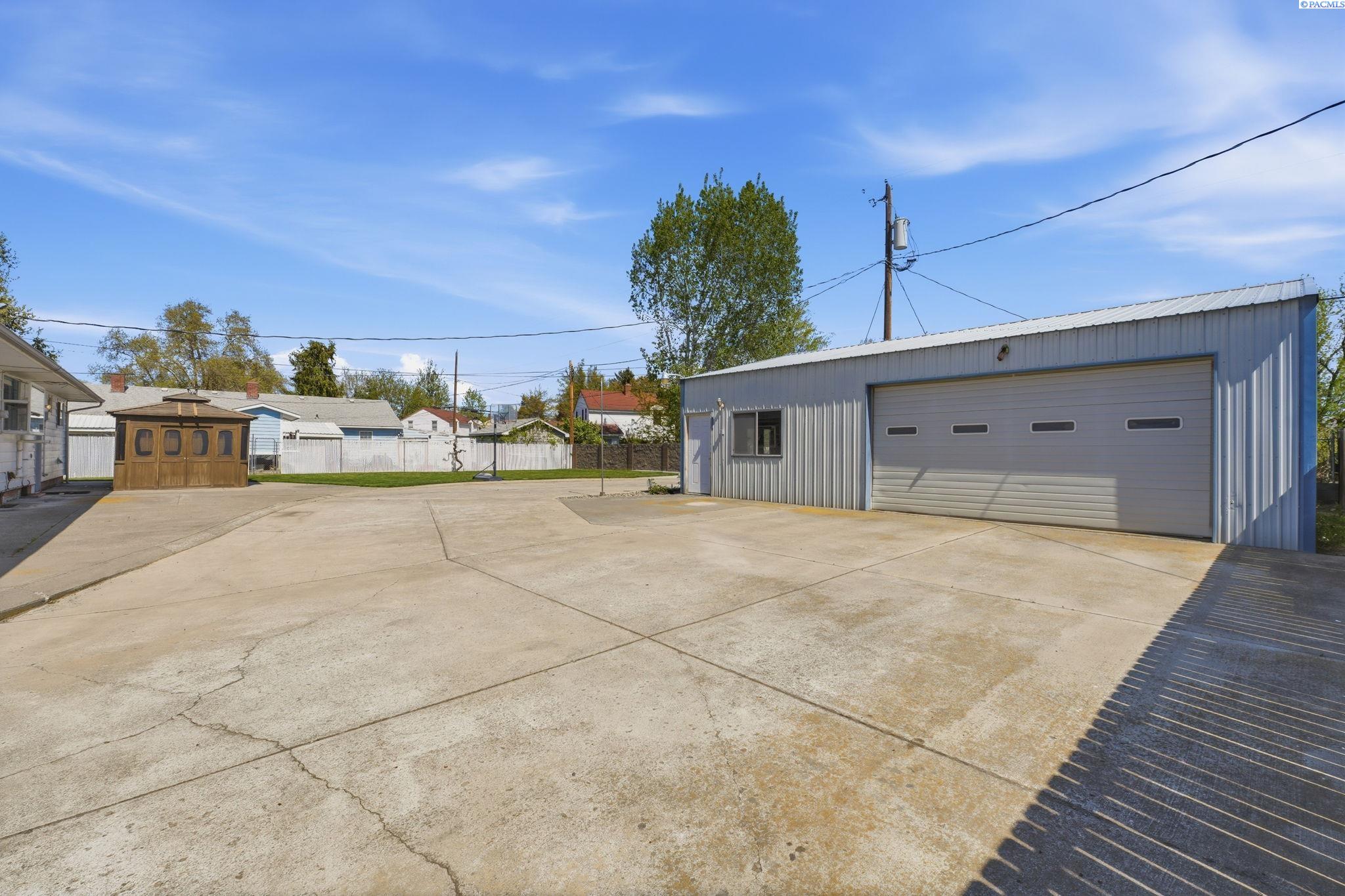Photo 2 of Single family home for sale at 1330 Farrell Ln, Richland, WA 99354 | MLS# PAC296789 | Listing updated on 2026-10-10