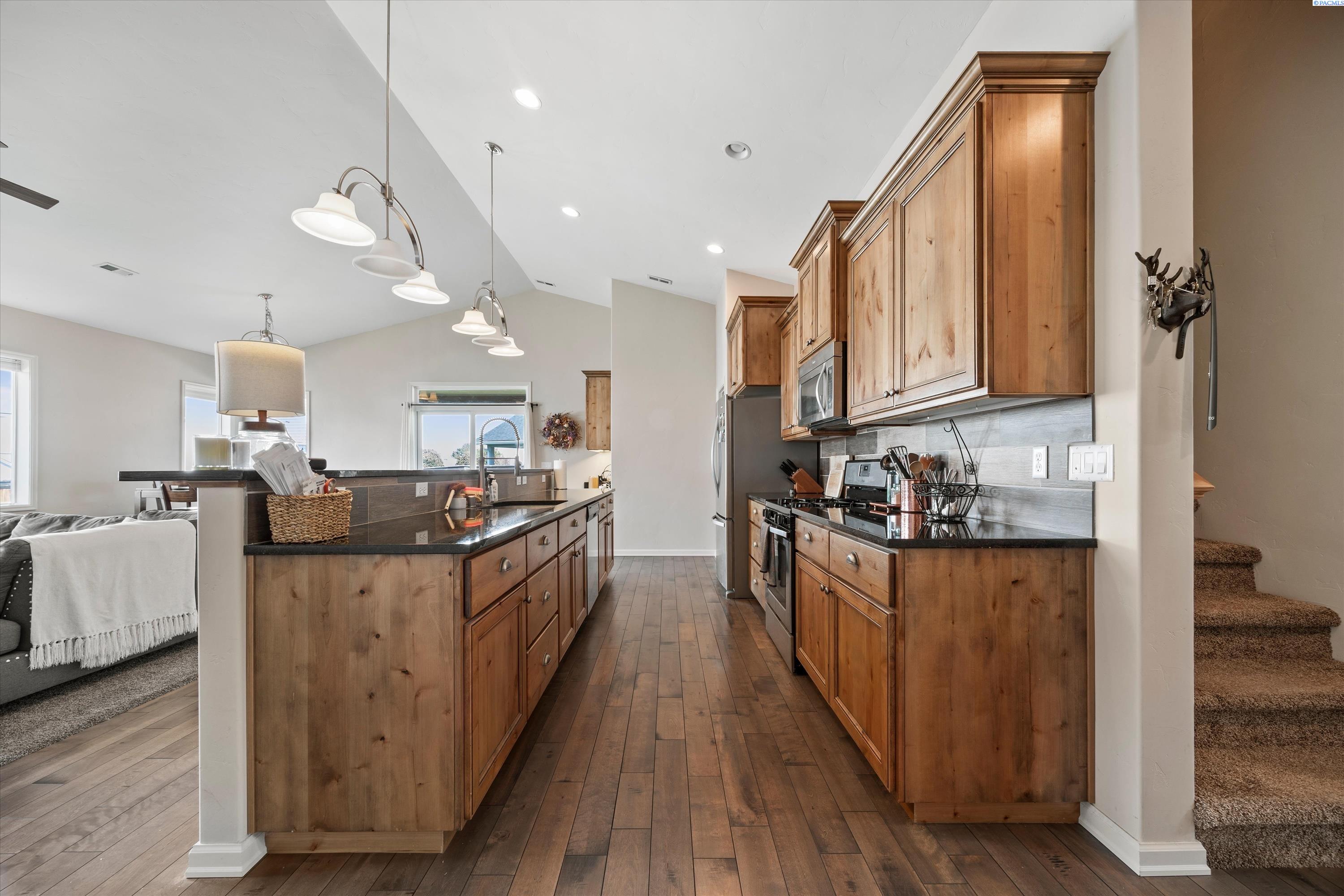Photo 3 of Single family home for sale at 1327 N Oklahoma Pl, Kennewick, WA 99336 | MLS# PAC296794 | Listing updated on 2026-10-13
